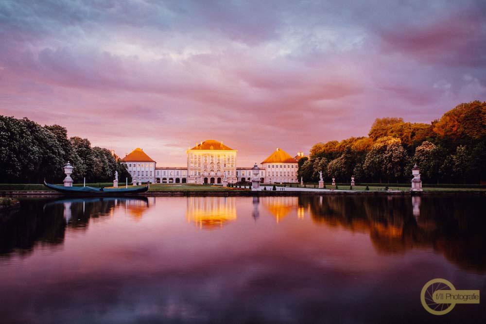 Schloss-Nymphenburg die Gartenseite im Abendlicht