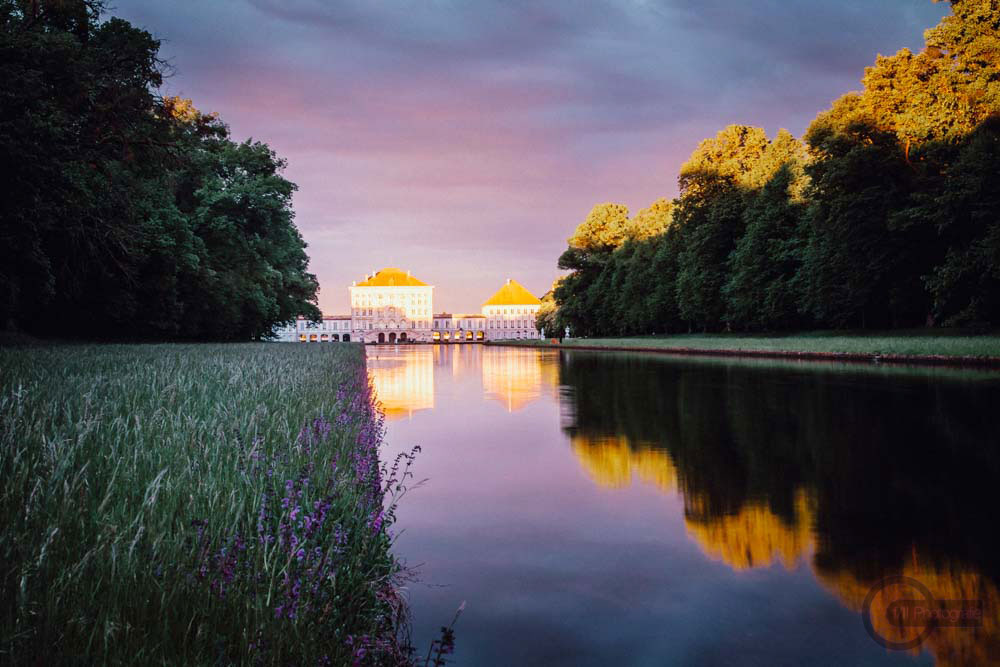 Schloss-Nymphenburg-Schlossgartenkanal-Abendlicht
