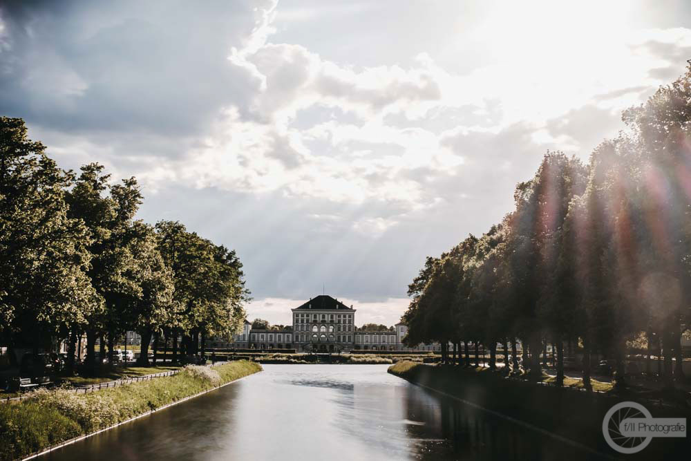 Schloss-Nymphenburg-Stadtseite-Brücke