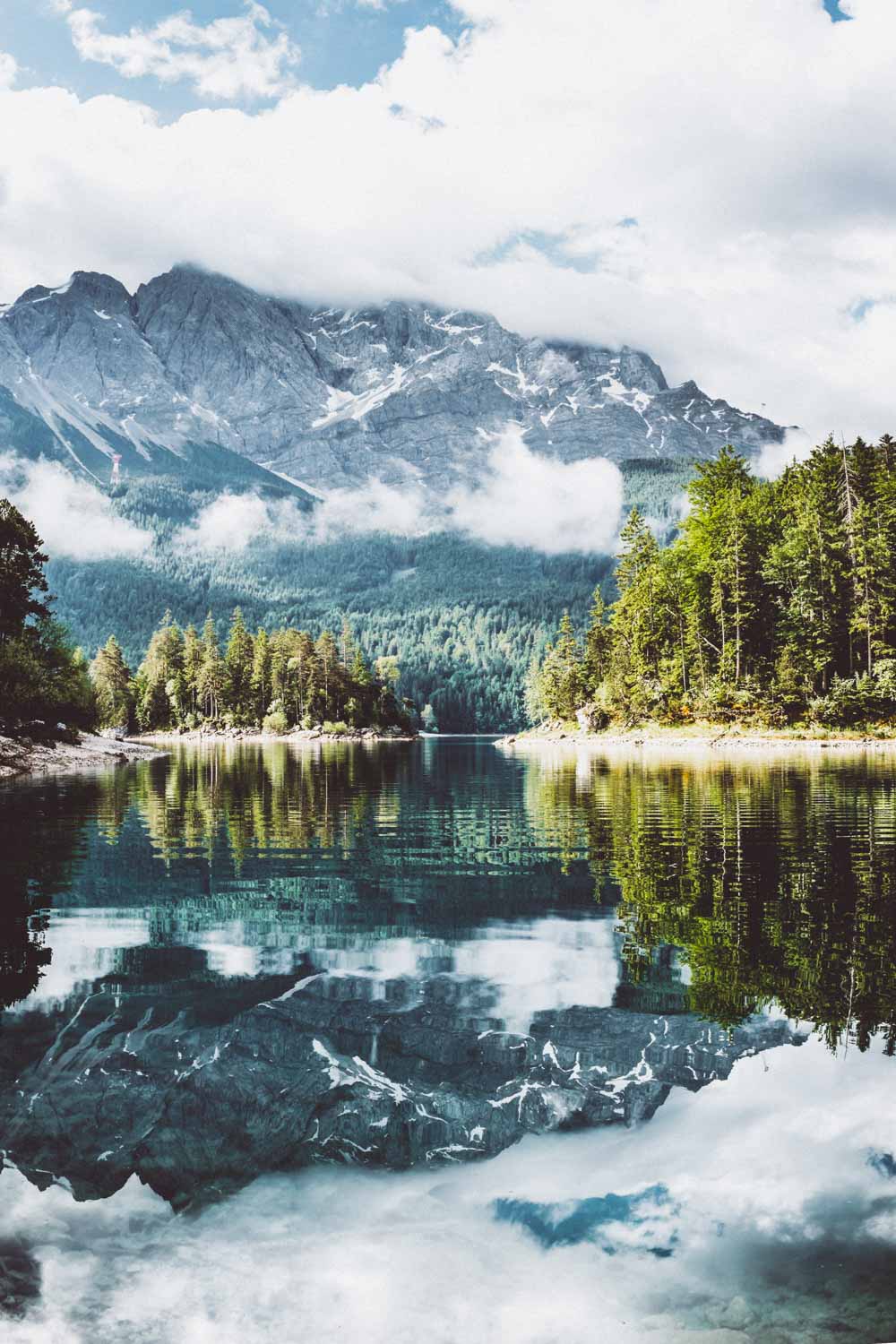 Blick zu Sasseninsel und zum Zugspitzmassiv