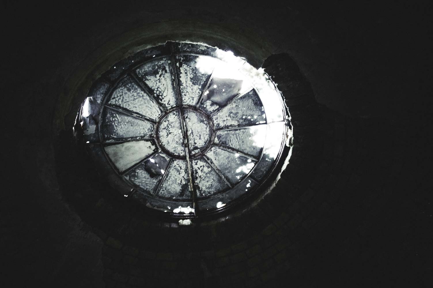 Versteckte Details finden sie überall, wie dieses Oberlicht im Hauptgang