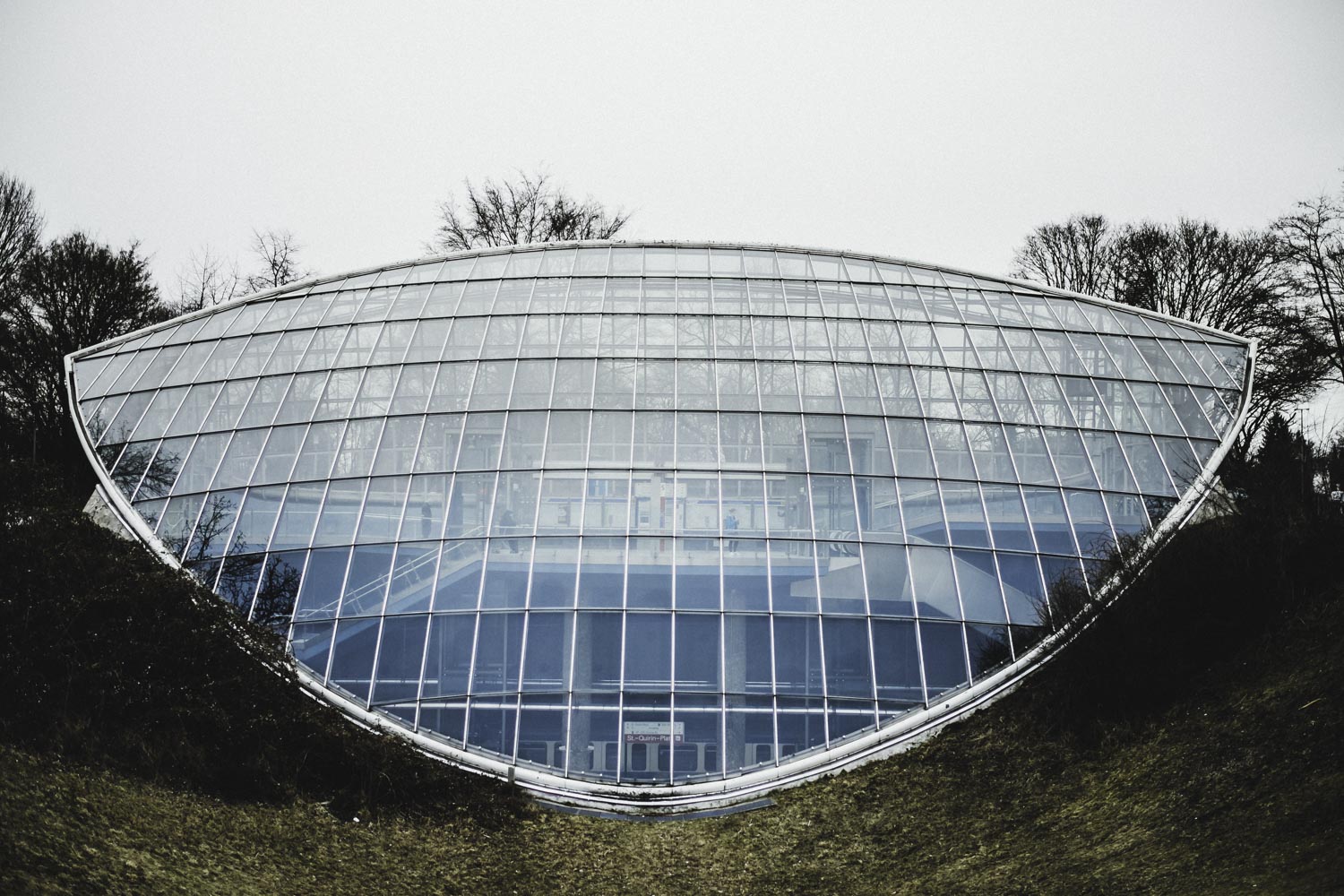 Die U-Bahnstation St.Quirin Platz von außen