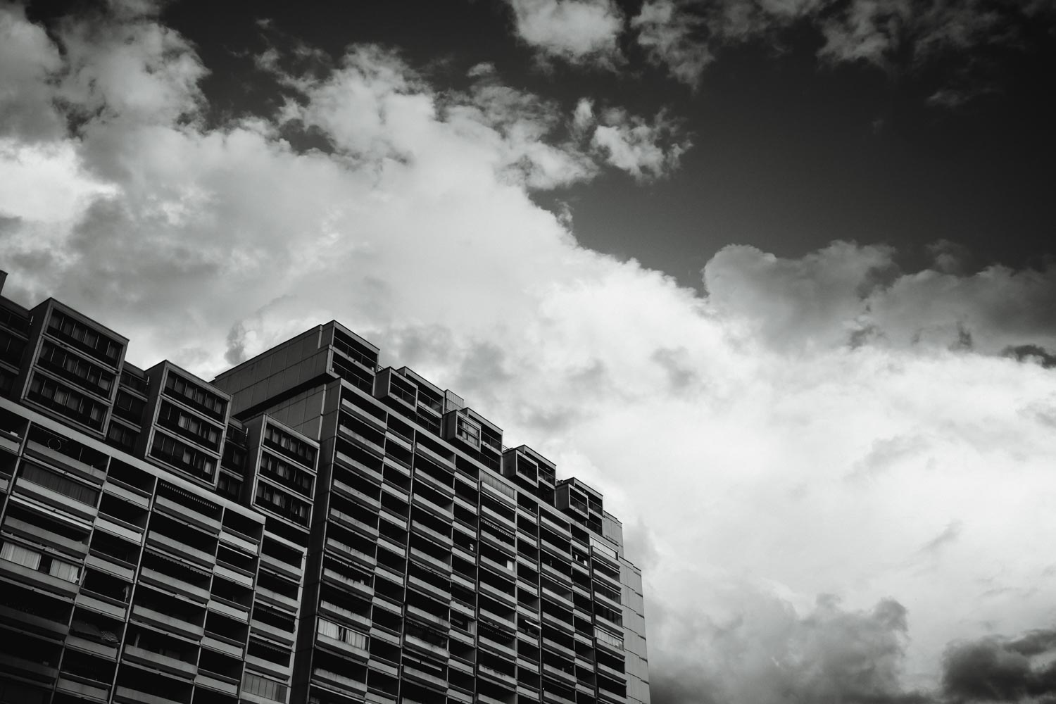 Der Abendhimmel ist aufgerissen und die Abendsonne sorgt für weiches Licht