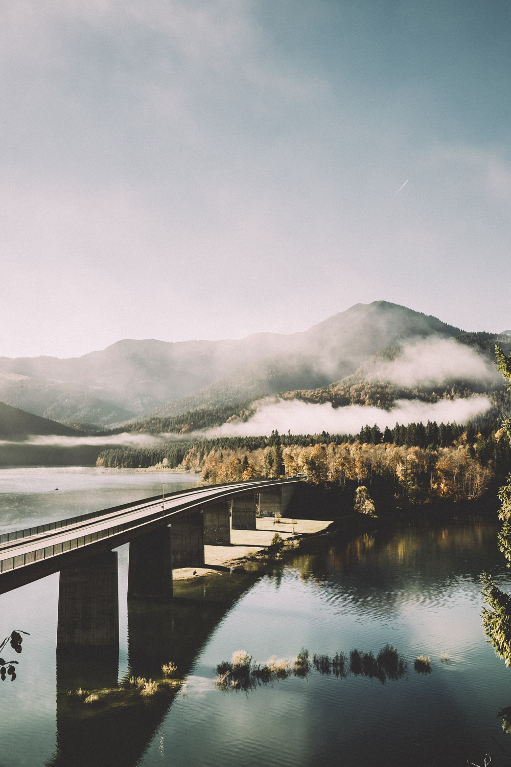 Ein letzter Blick auf den Sylvensteinsee. Die Wolken und der Nebel lösten sich mehr und mehr auf.