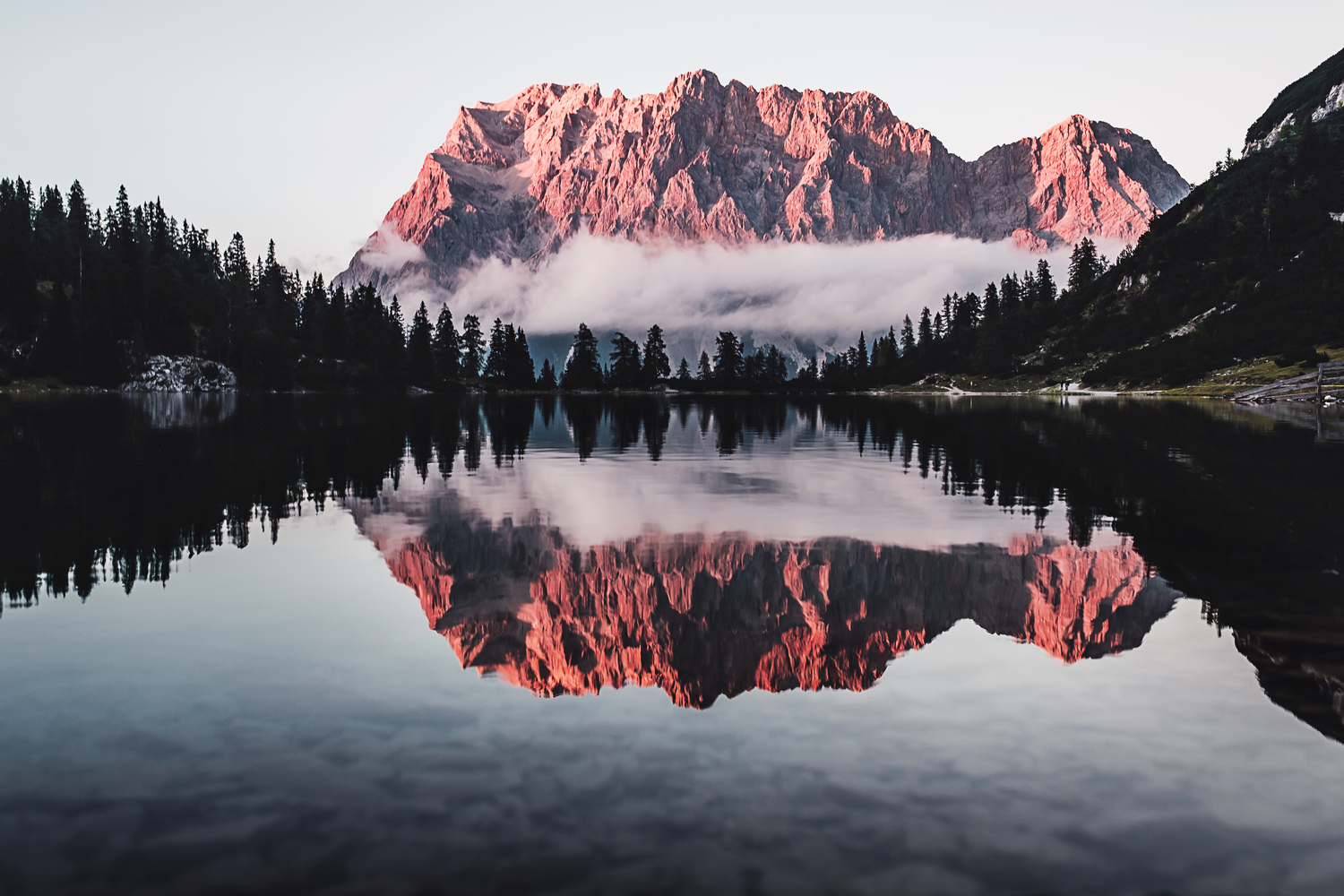 September-Alpenglühen-am-Seebensee