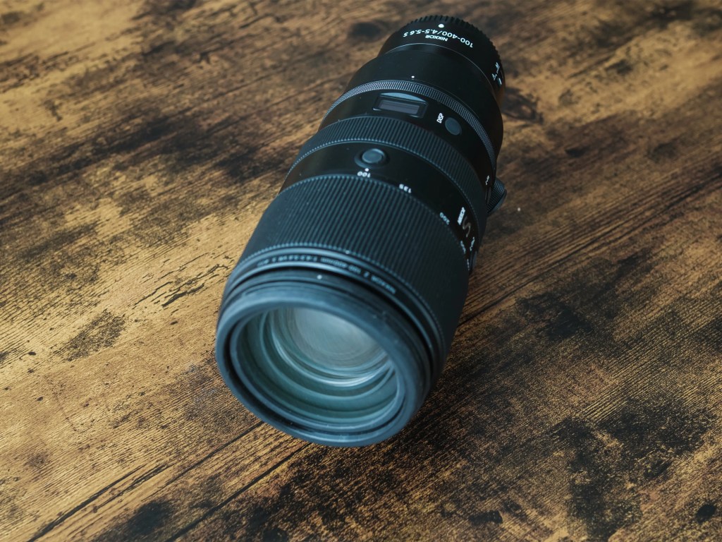Ziemlich groß und sehr großer Brennweitenbereich, mein Teleobjektiv, das Nikon Z 100–400 mm f/4,5–5,6 VR S
