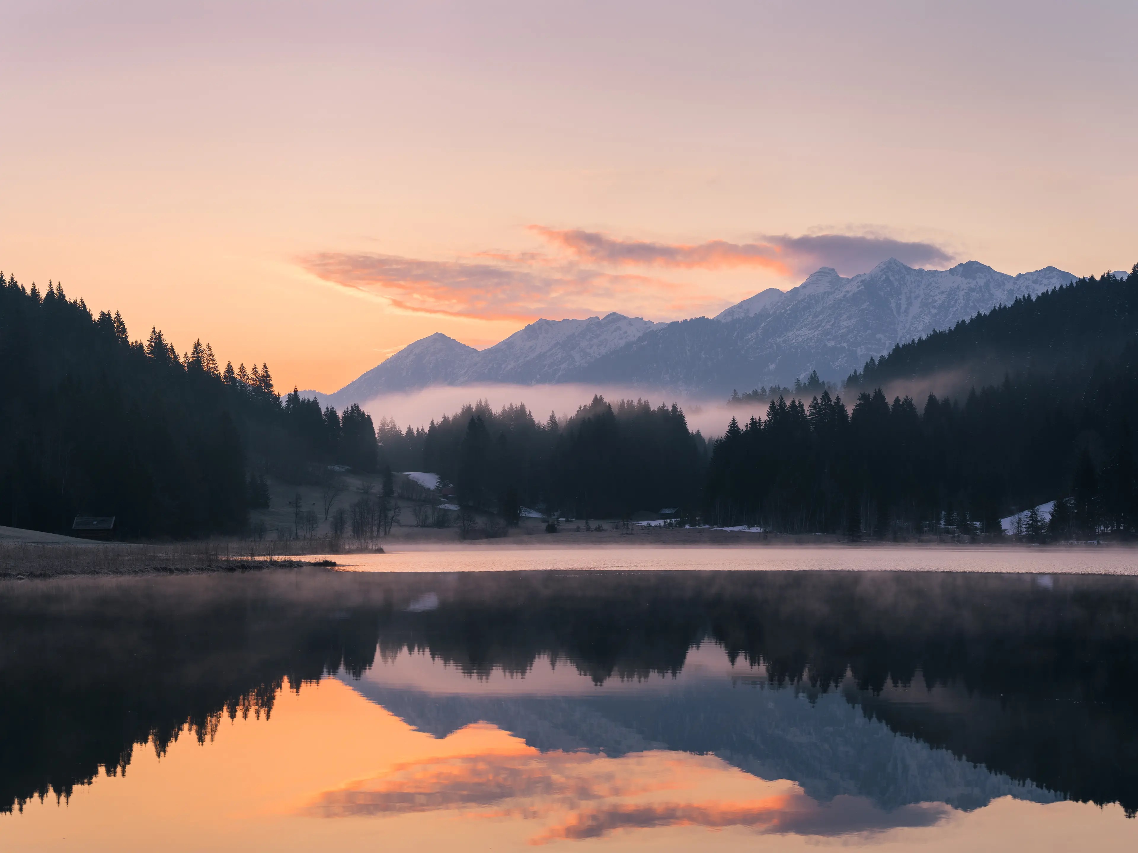Bereits vor Sonnenaufgang ist Blick über den Geroldsee bereits sehr schön.