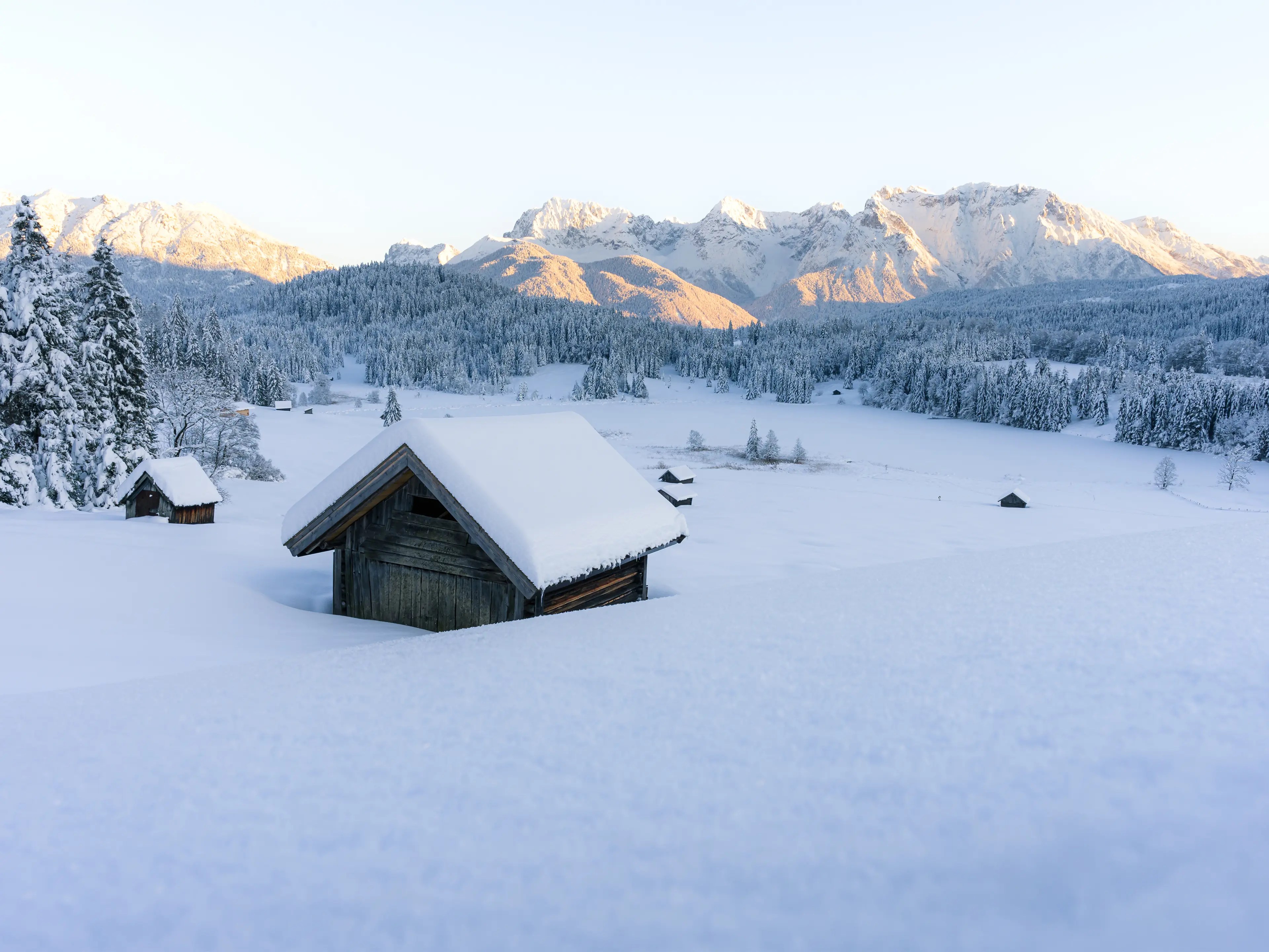 Bedeckt mit einer dicken Schneedecke ist bekannte Fotospot auch im Winter lohnenswert.