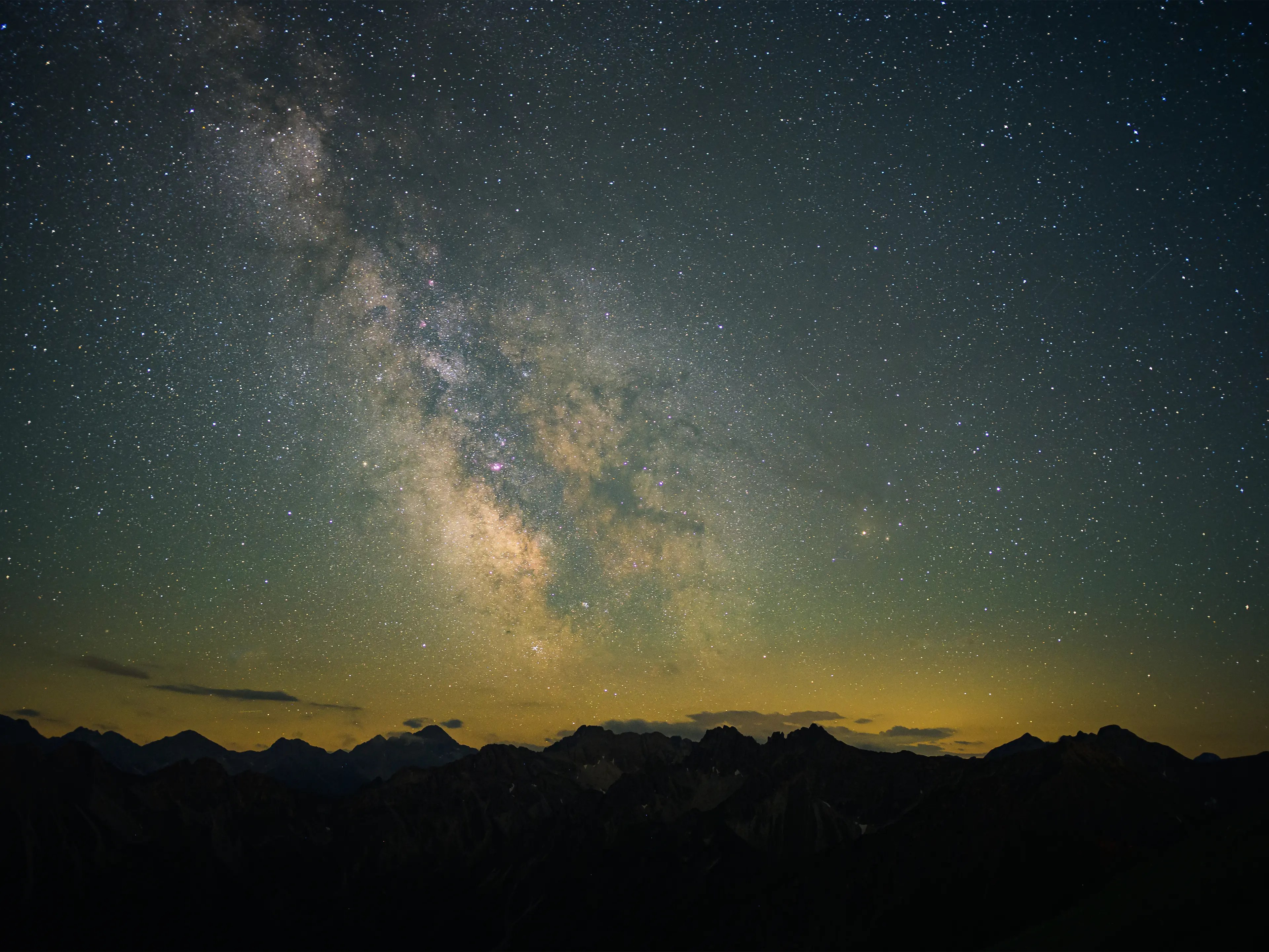 Die Milchstraße im Sommer über den Allgäuer Alpen.