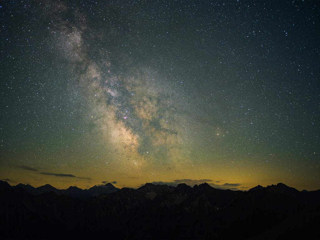 Die Milchstraße über den Allgäuer Alpen. Hier konnte ich das Zentrum ohne große Lichtverschmutzung fotografieren.