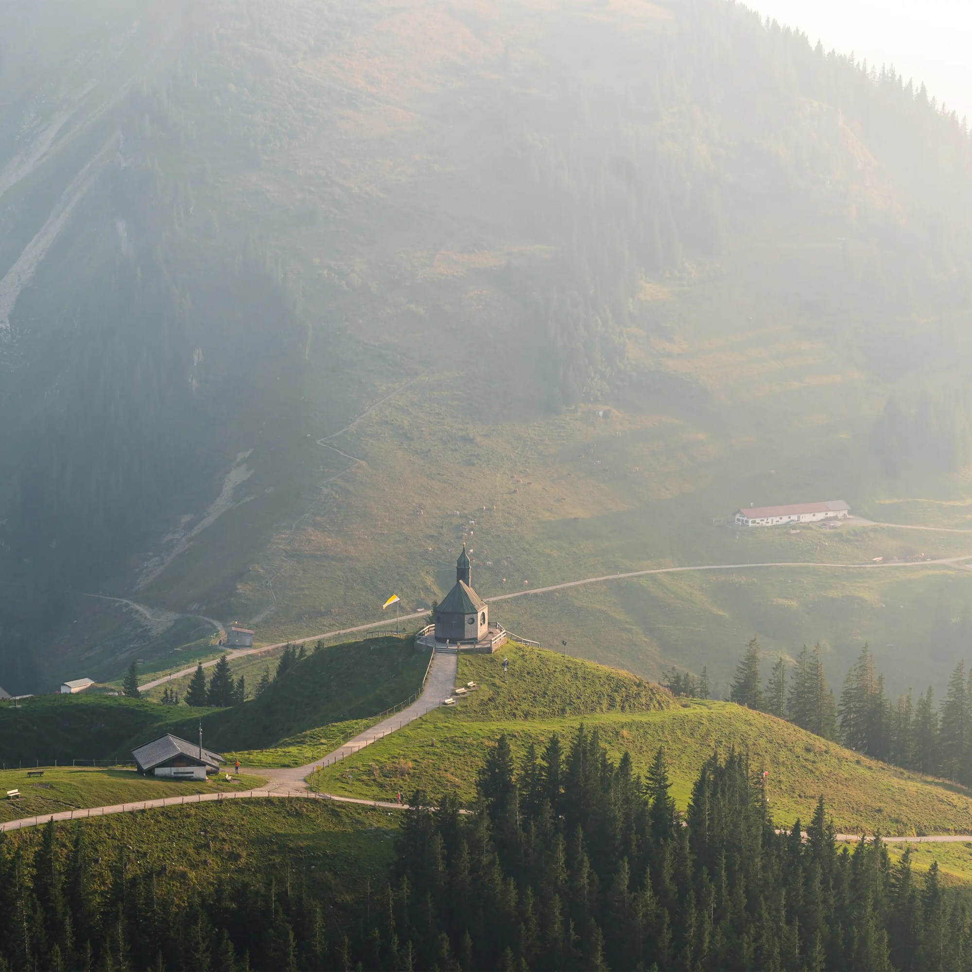 Die Wallbergkapelle macht auch im weichen Licht der untergehenden Sonnen ein gute Figur.