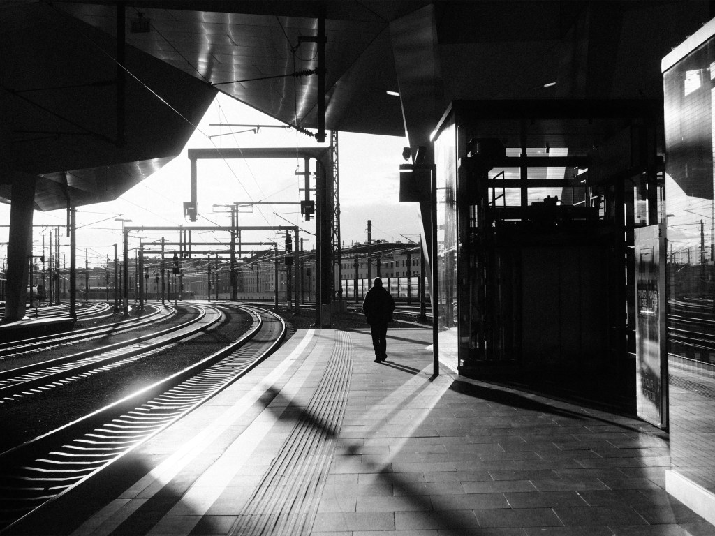 Personen sind bisher eher zufällig Teil meiner Streetfotos. Sie besser in meine Aufnahmen zu integrieren, ist mein Ziel.