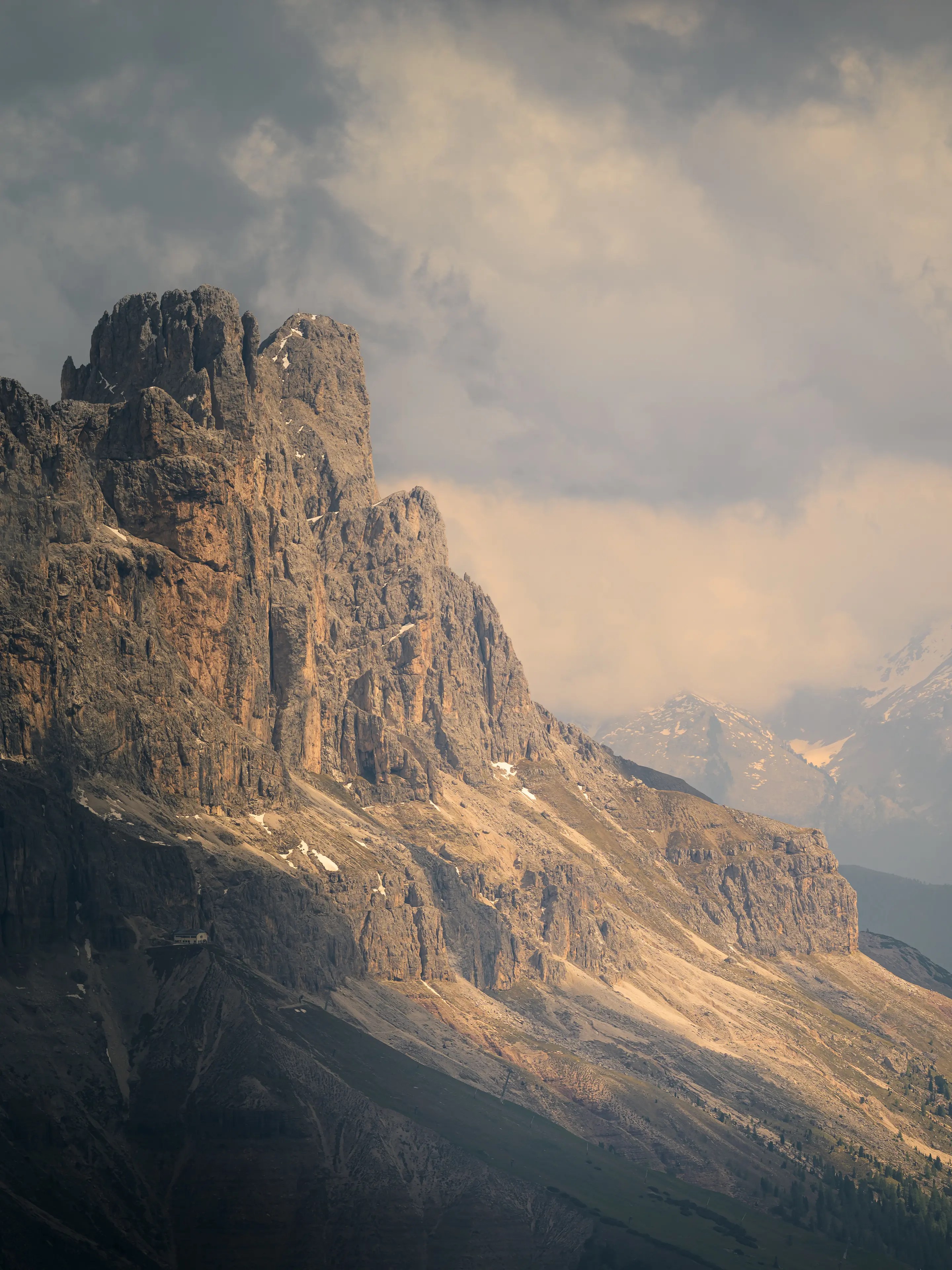 Blick auf die Gipfel des Rosengarten vom Schlernhaus mit der Kölner Hütte