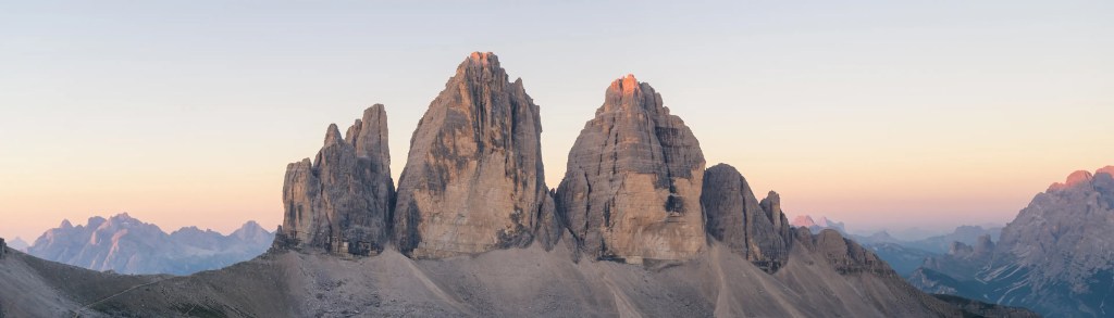 Die Drei Zinnen in Südtirol zum Sonnenaufgang
