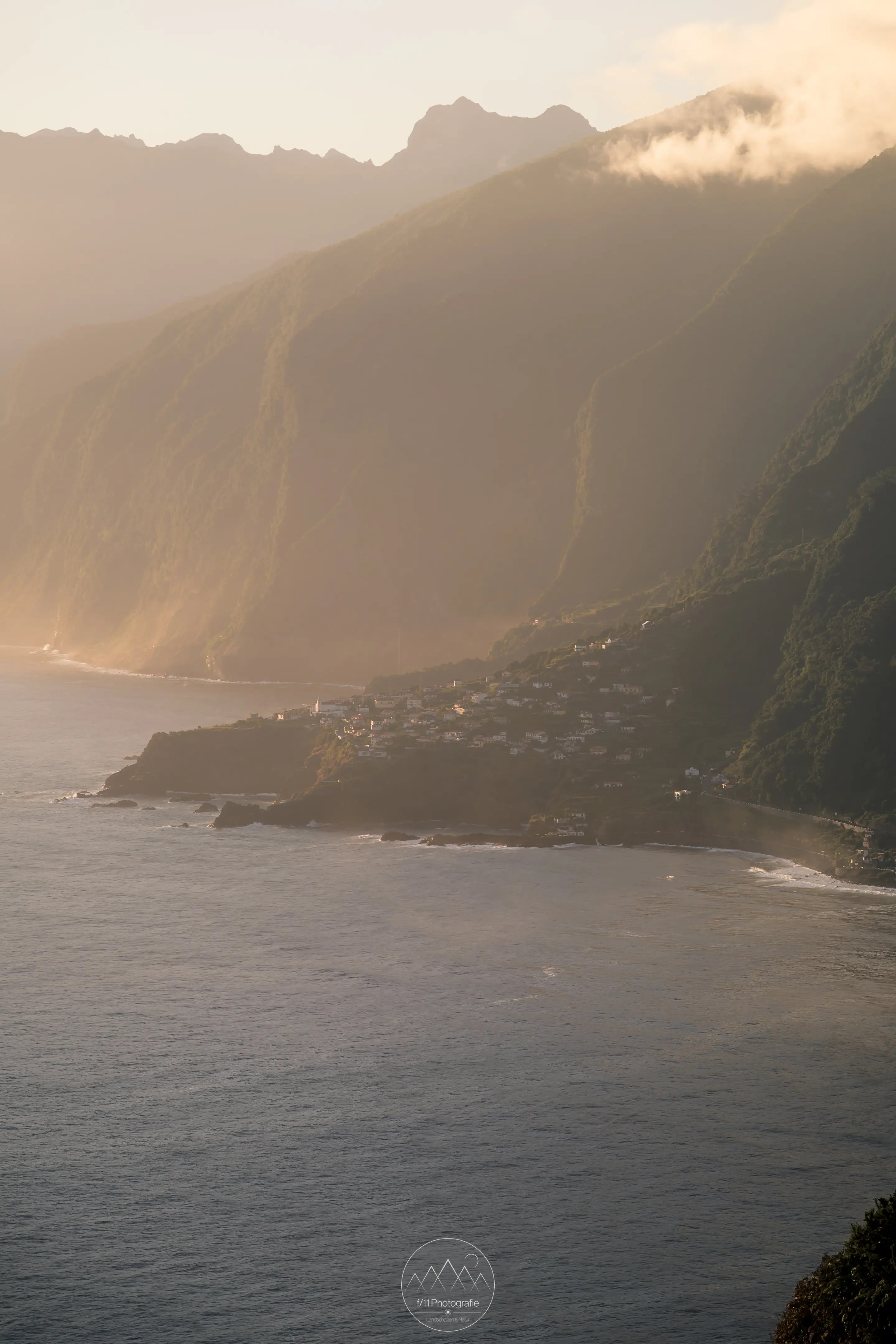 Blick auf Seixal von Eira da Achada im Morgnelicht