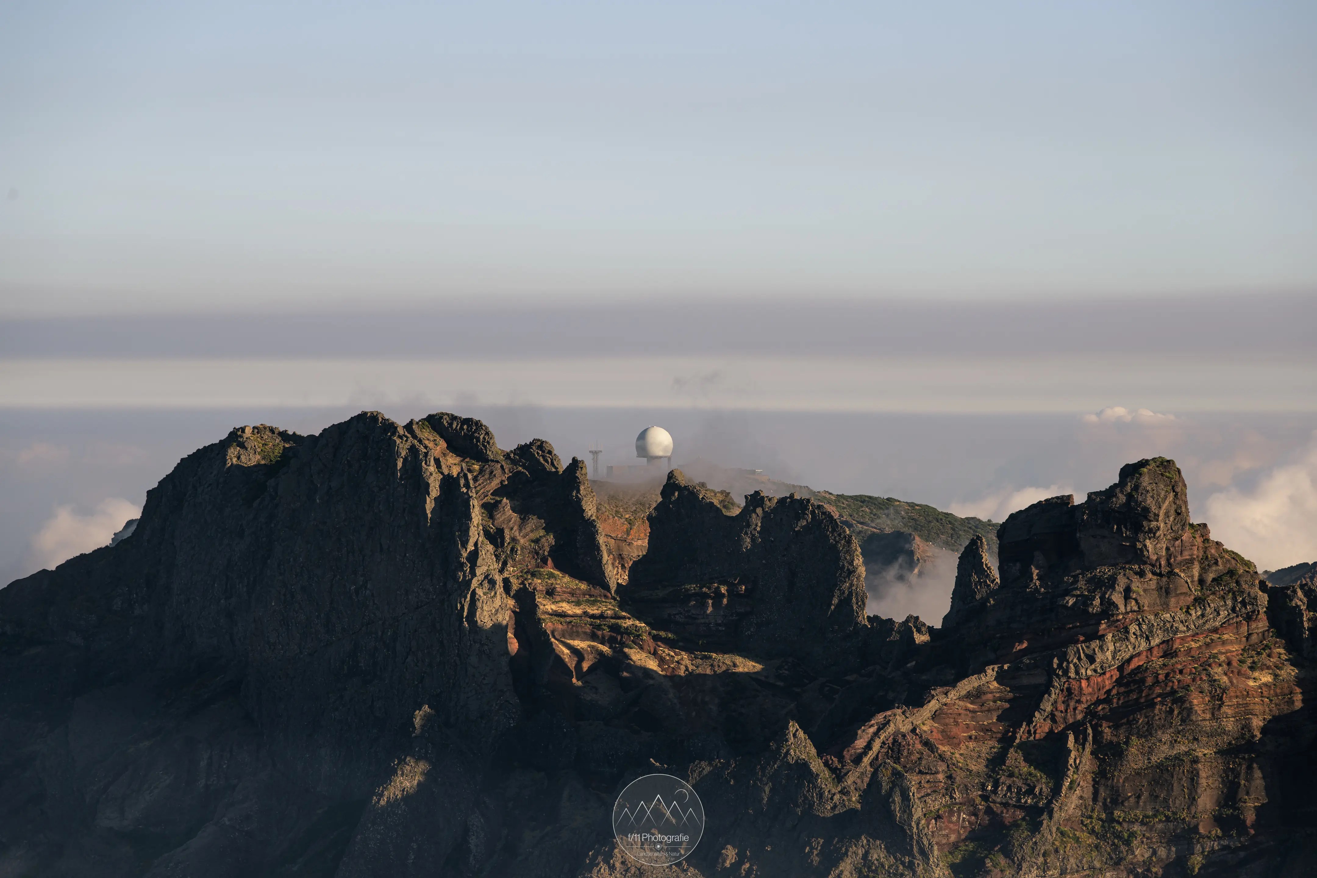 Blick auf die rauen Berge Madeira und zum Pico do Arieiro auf Madeira.