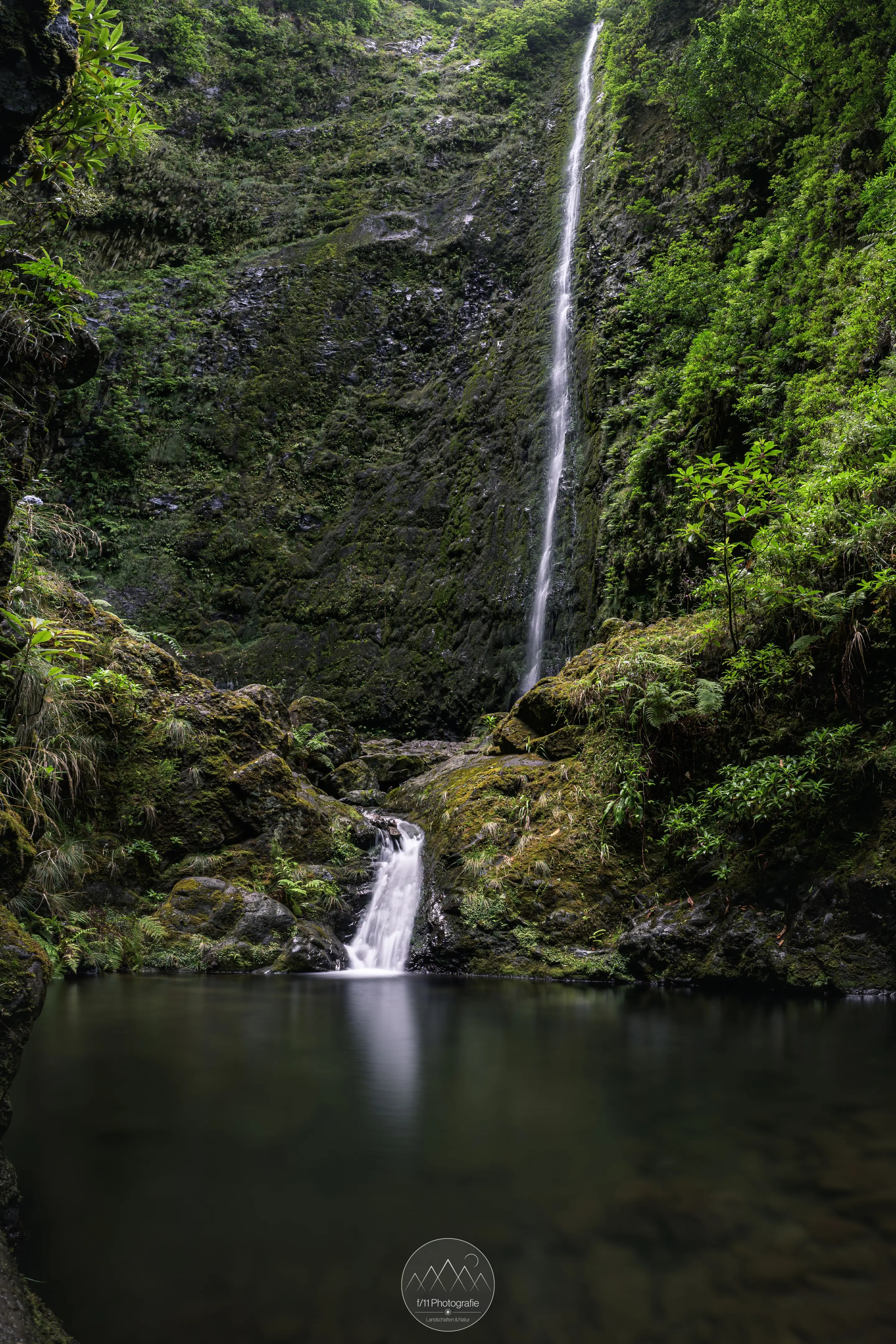 Der Wasserfall Riberia do Caldeirão Verde auf Madeira.