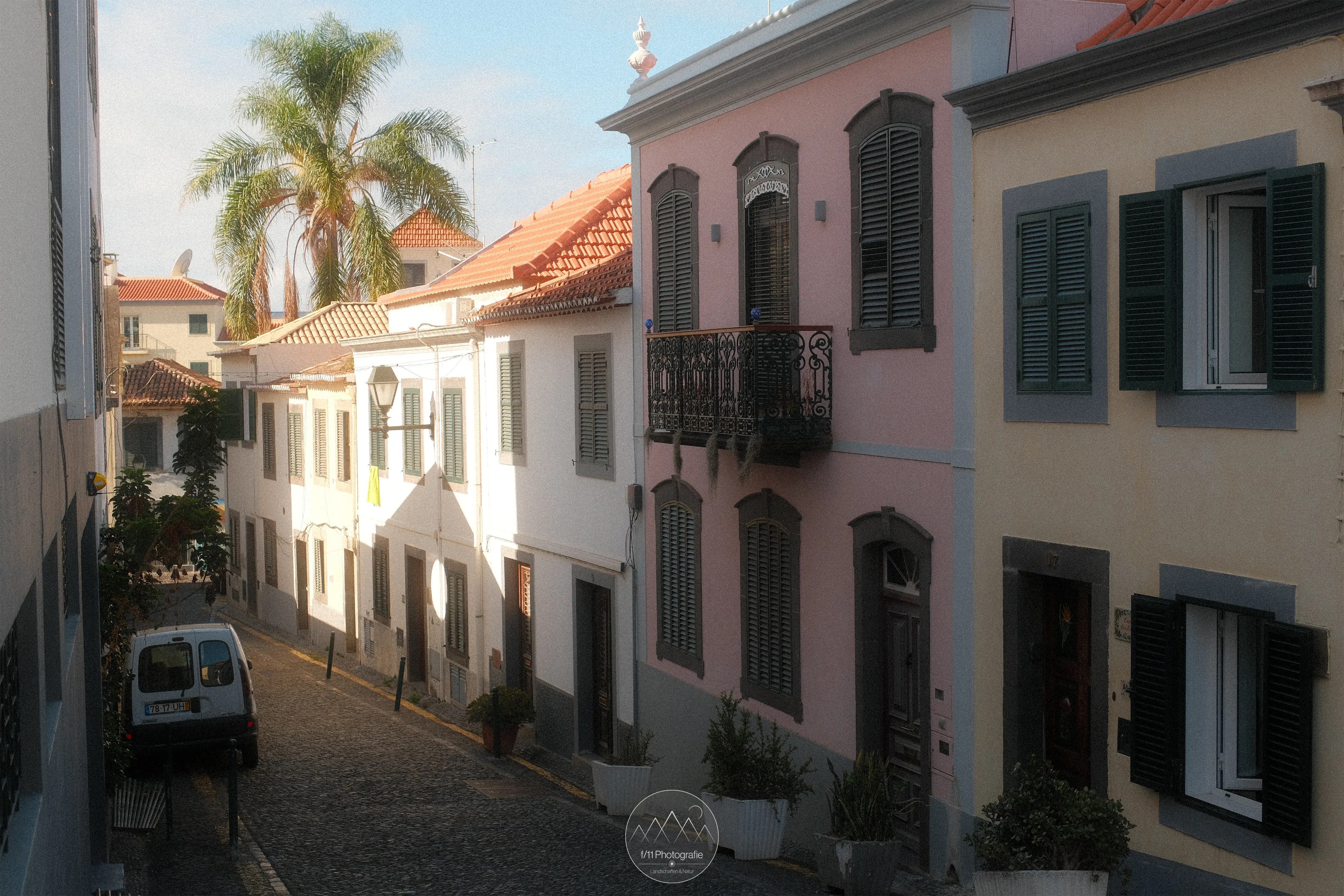 Die engen Gassen der Altstadt von Funchal.