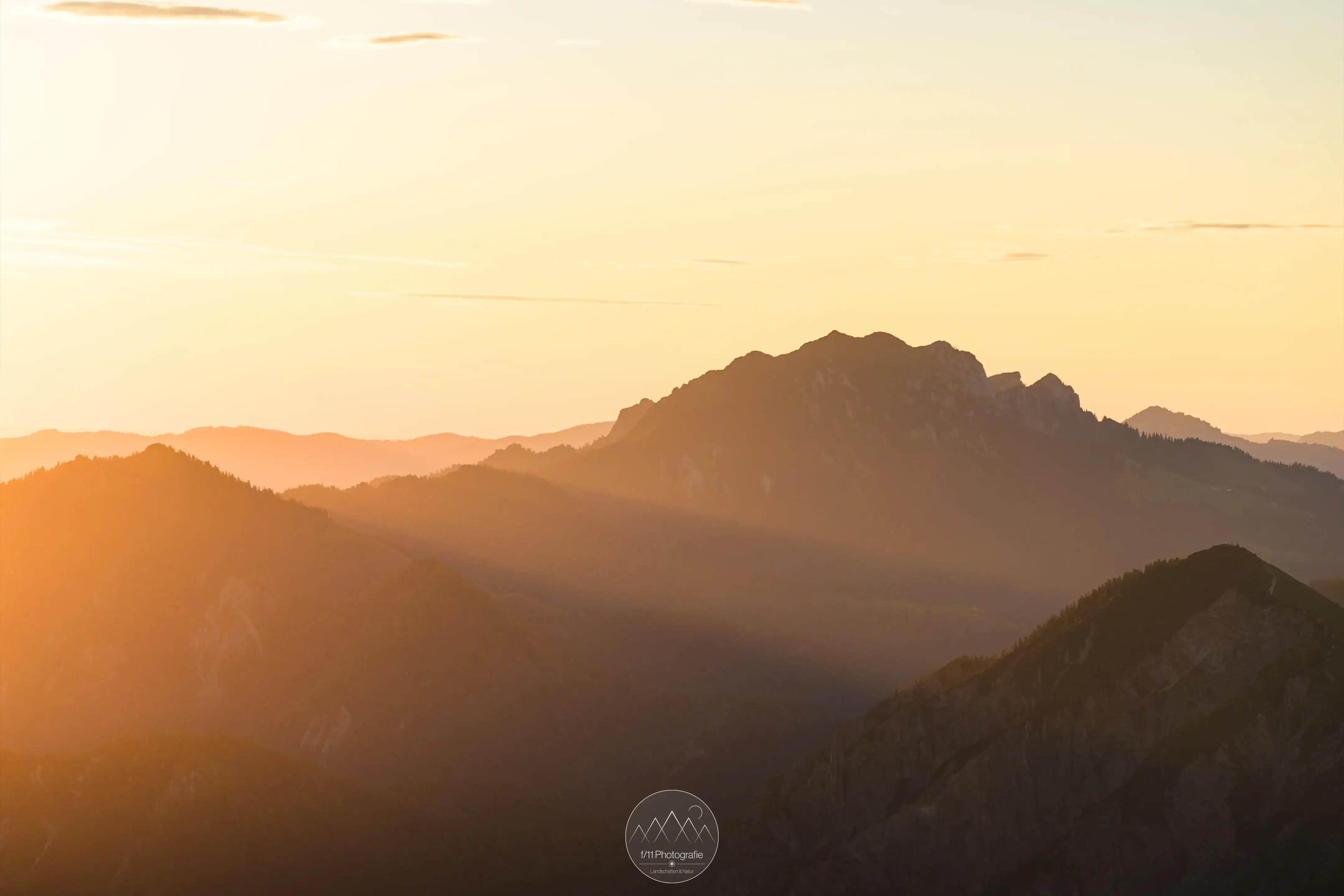 Sanftes Morgenlicht konnte ich bei diesem Sonnenaufgang im Mai einfangen. Die Richtung hat sich im Vergleich zum März deutlich geändert.