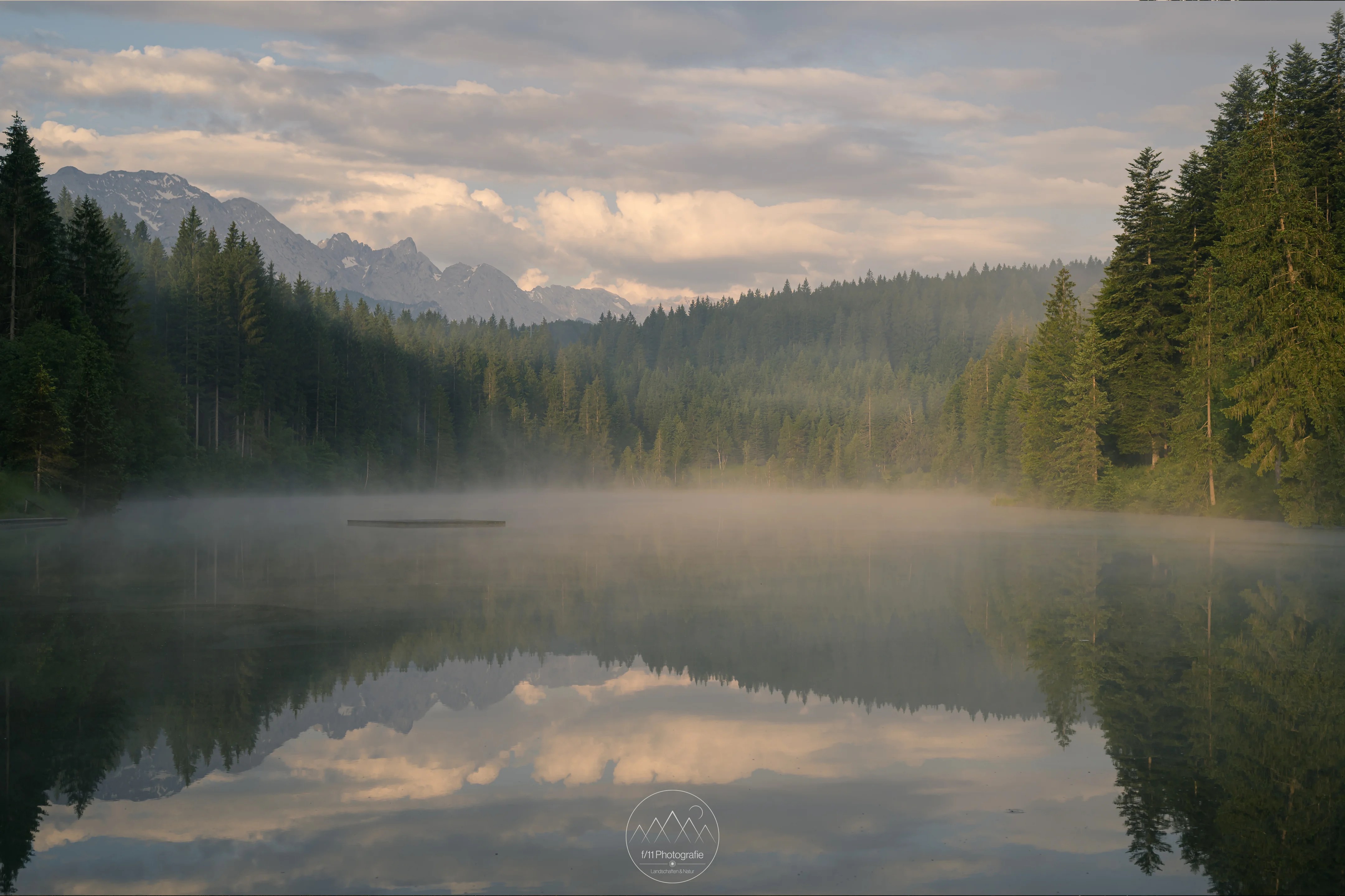 Der Grubsee an einem stimmungsvollen Morgen im Frühling. Hier hat sich meine Neugier ausgezahlt.
