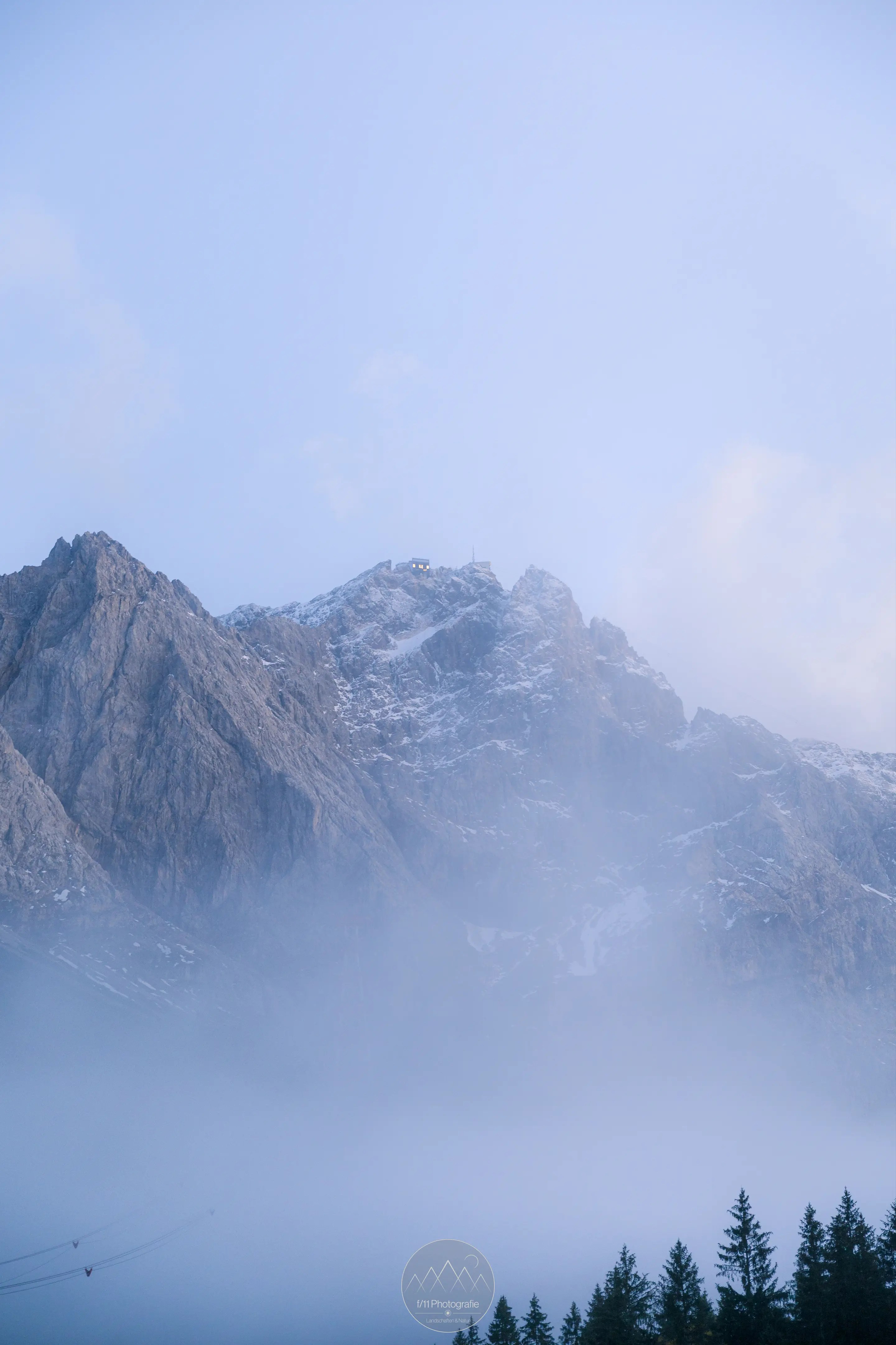Schon direkt am Parkplatz ist der Blick auf die Zugspitze einmalig.