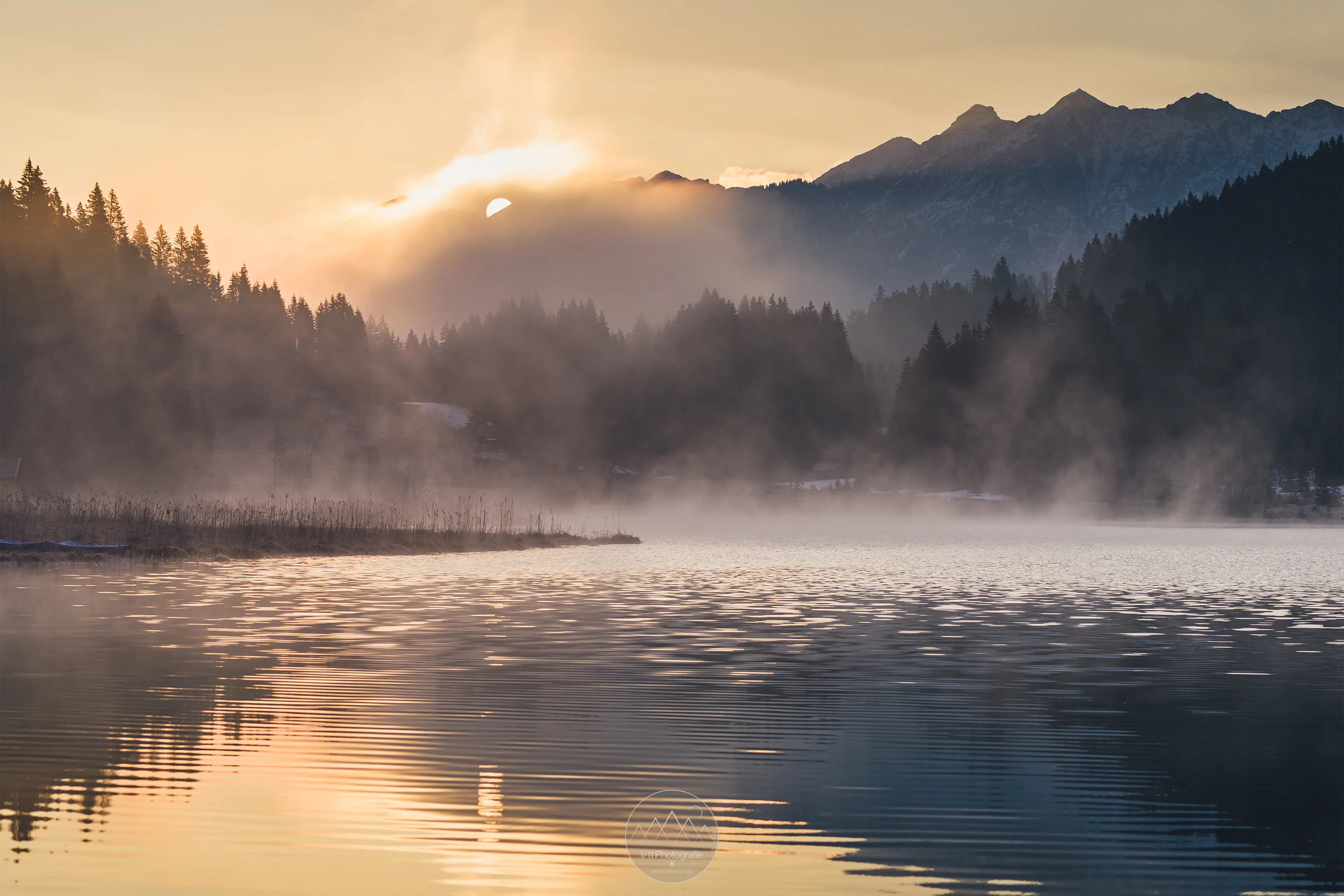 Der Blick über den See ist für mich oft ein Foto wert. Mit etwas ein sehr stimmungsvolles, wie dieses.