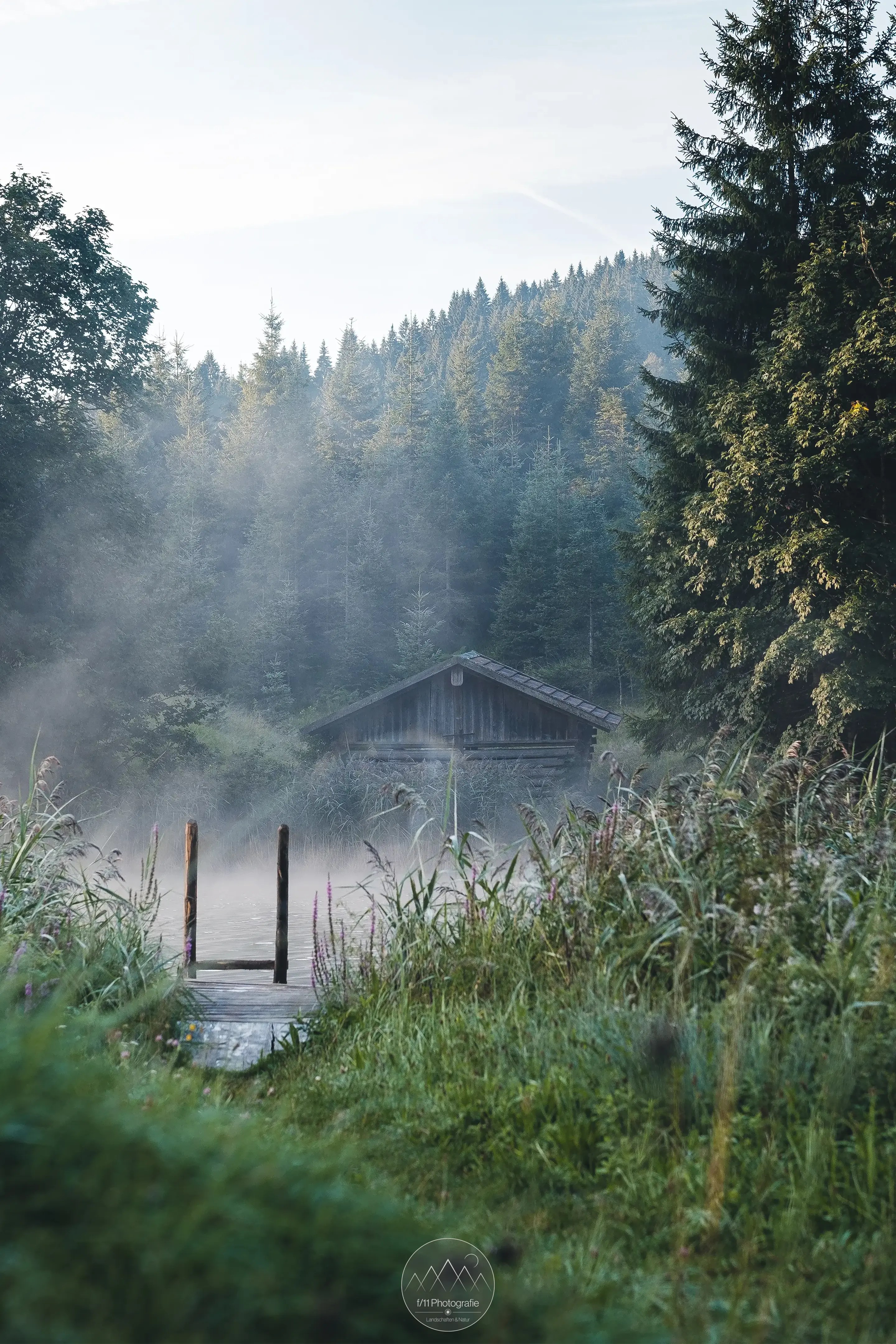 Auch die Hütten auf der anderen Seite des Sees sind ein interessantes Motiv.