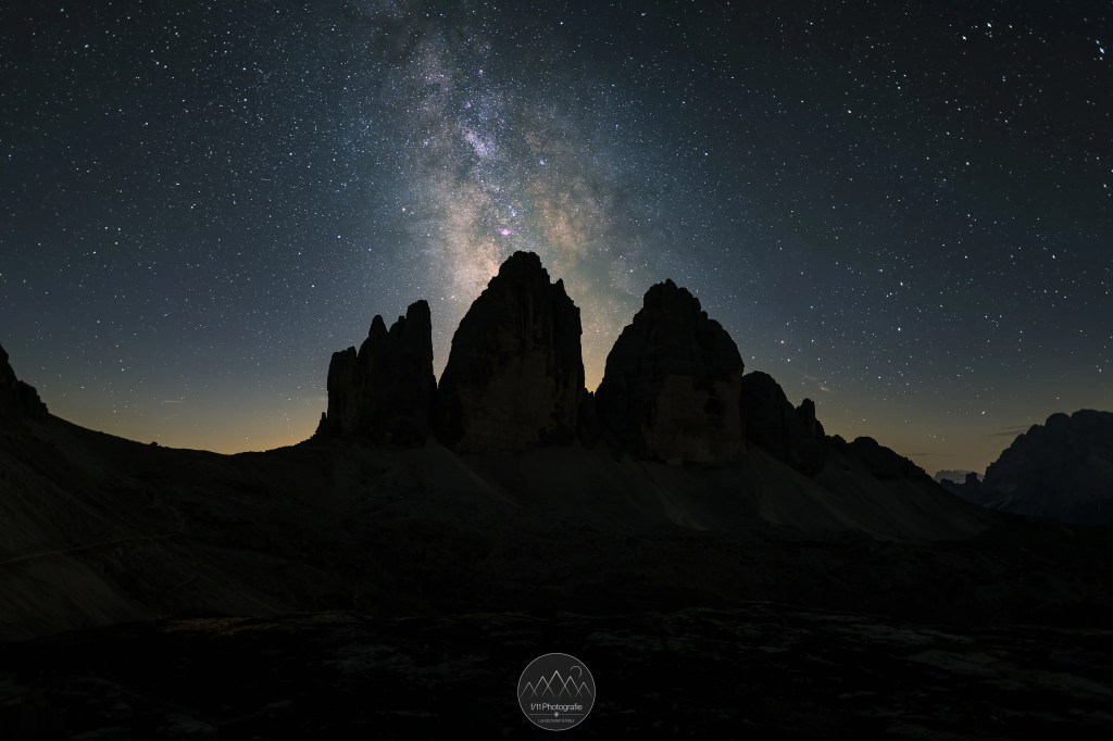 Die Milchstraße über den 3 Zinnen aufgenommen mit dem Sigma 24mm f/1.4 bei einer Blende von f/1.6 und einer Belichtungszeit von 13 Sekunden.
