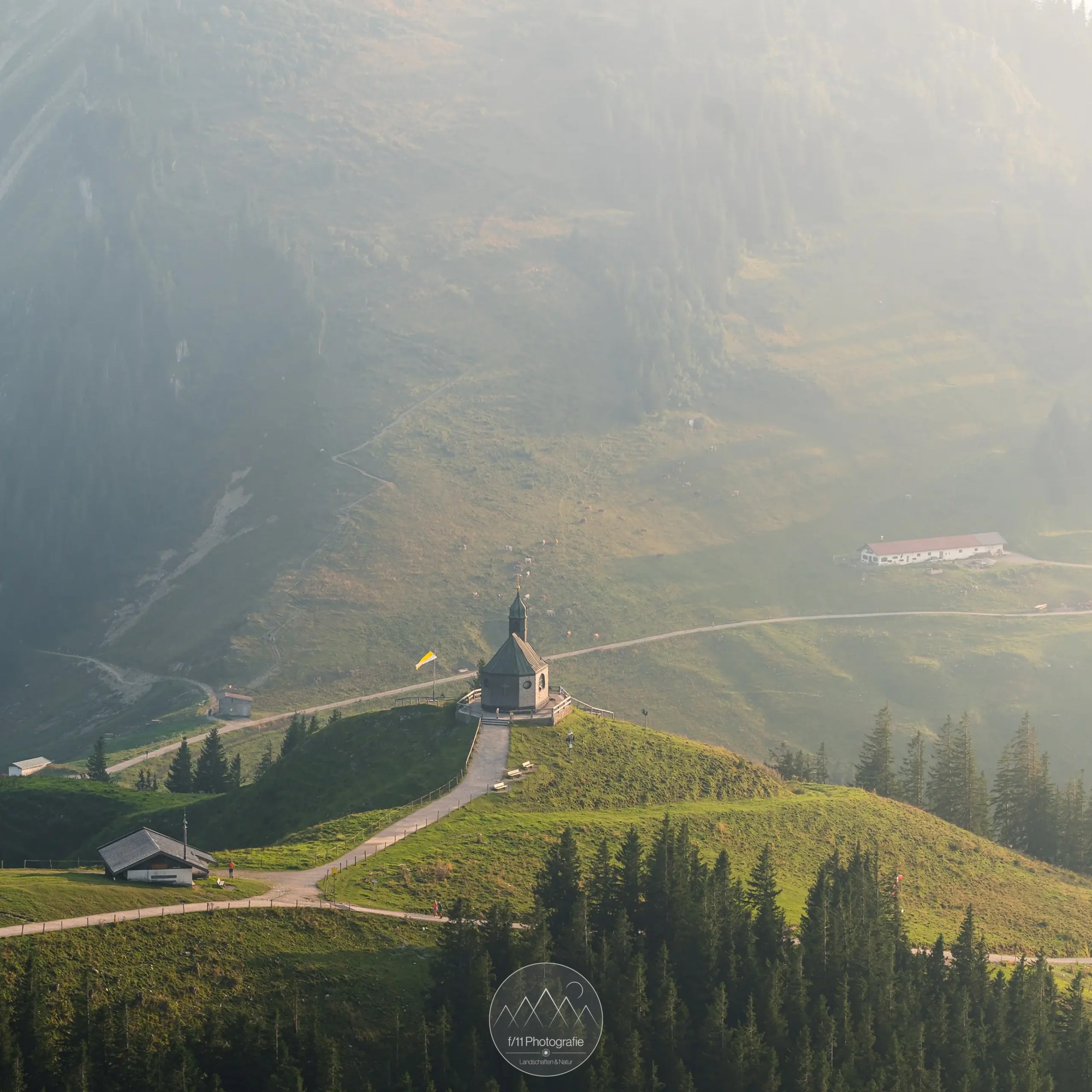 Die Wallbergkapelle macht auch im weichen Licht der untergehenden Sonnen ein gute Figur.