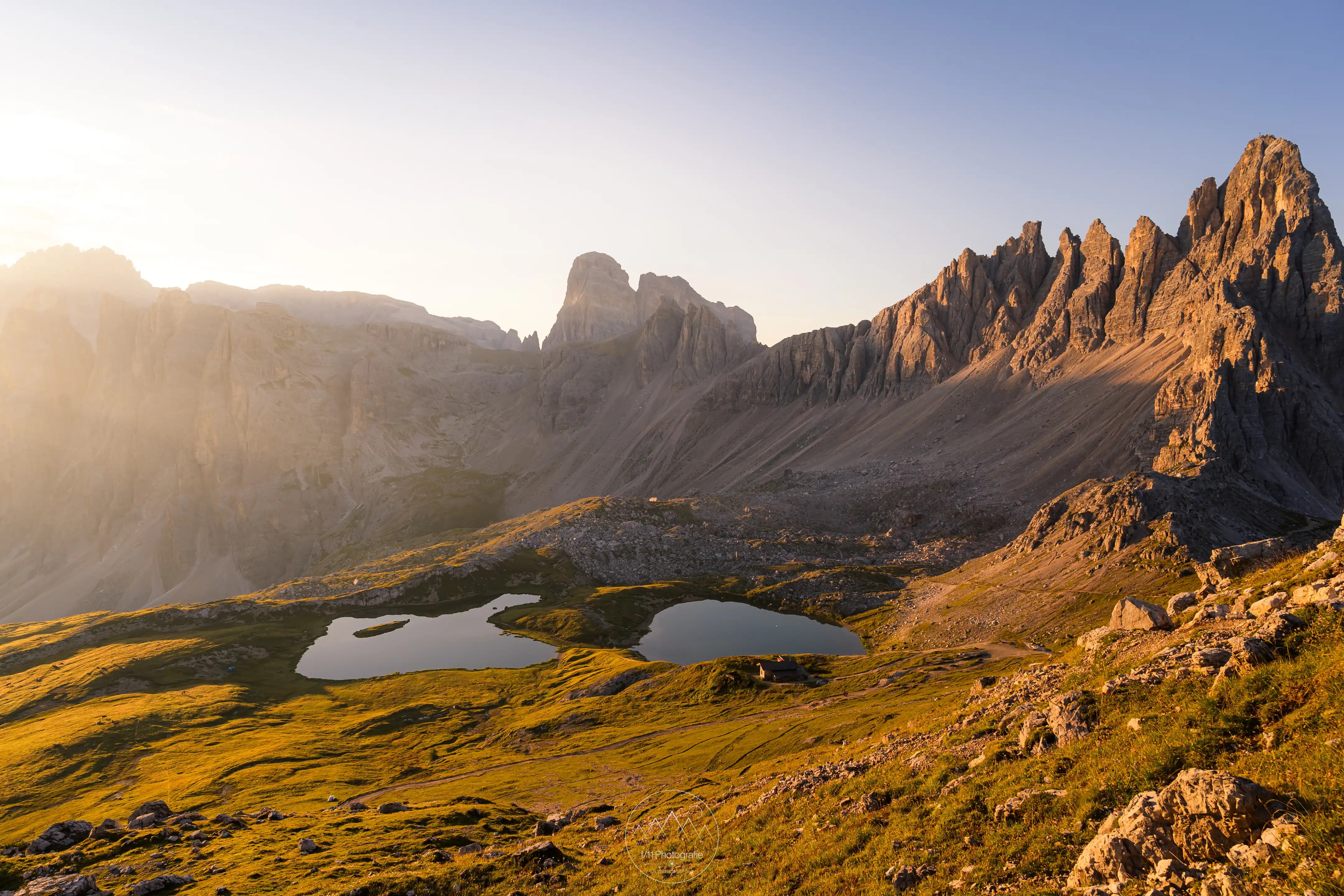 Der Weg zum Sextner Stein eröffnet auch einen schönen Blick auf die Bödenseen.