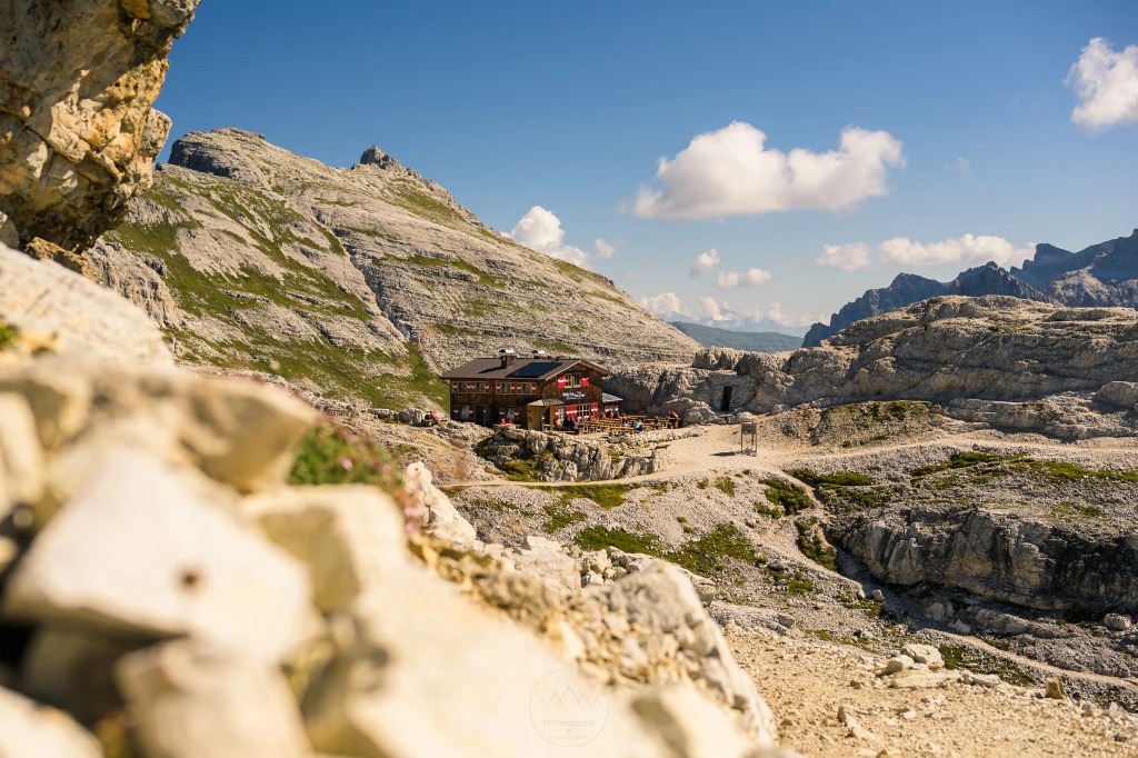 Die Wanderung zur Büllelejochhütte ist für mich ein lohnenswerter Umweg. Die Hütte selbst ist ein schönes Motiv.