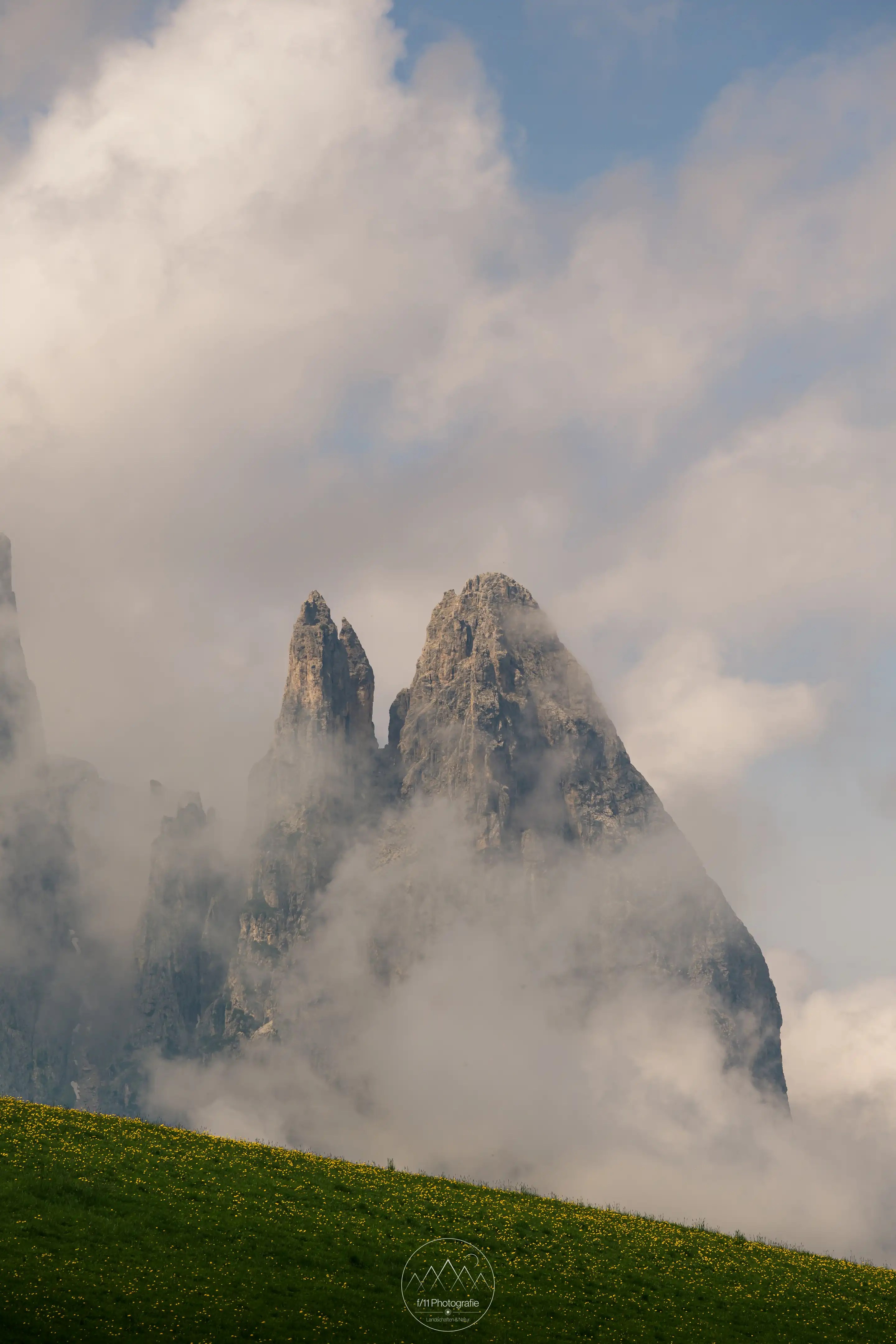 Blick zum Schlern von den Wiesen der Seiser Alm.