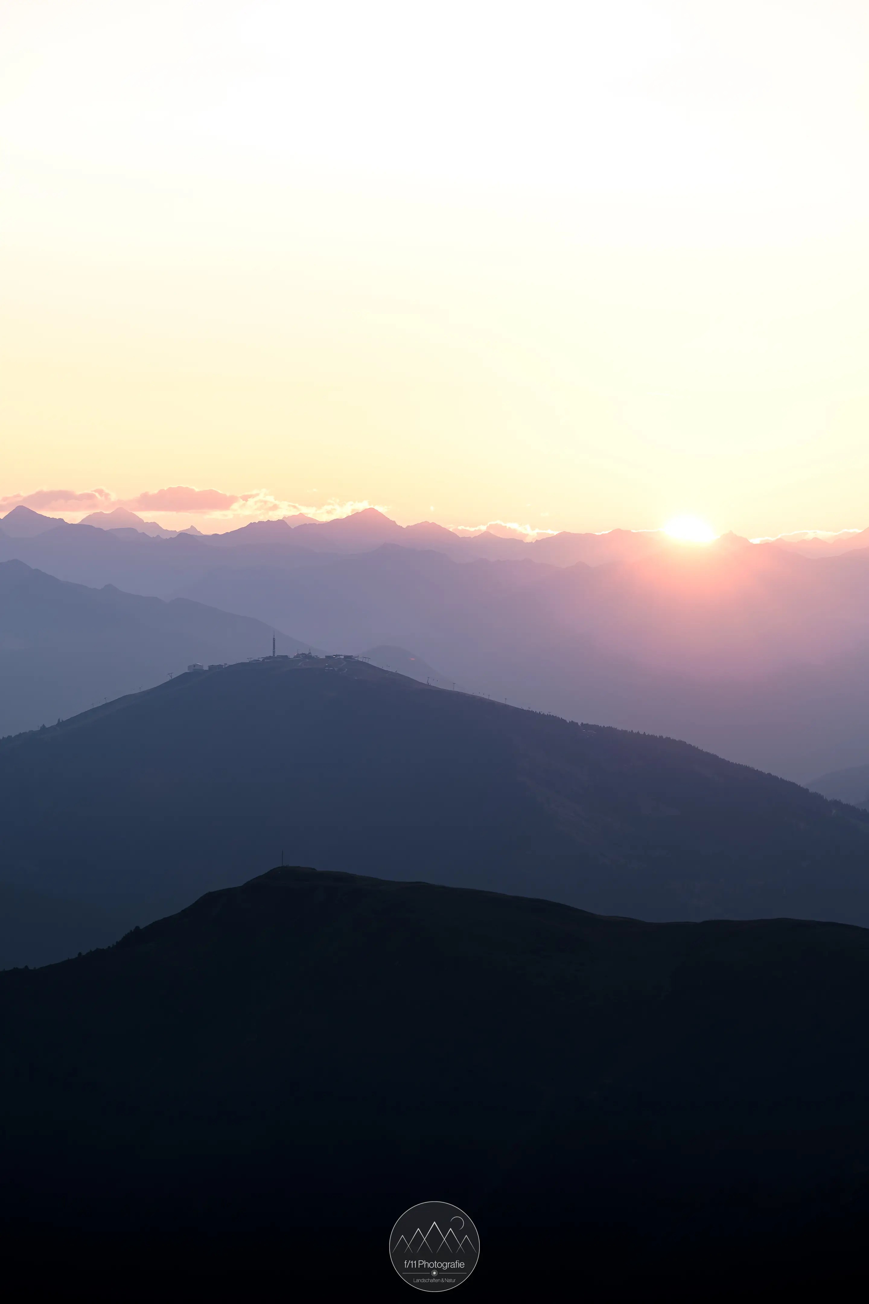 Der Kronplatz mit seiner markanten Antenne ist vom Großen Gabler sehr gut zu erkennen.