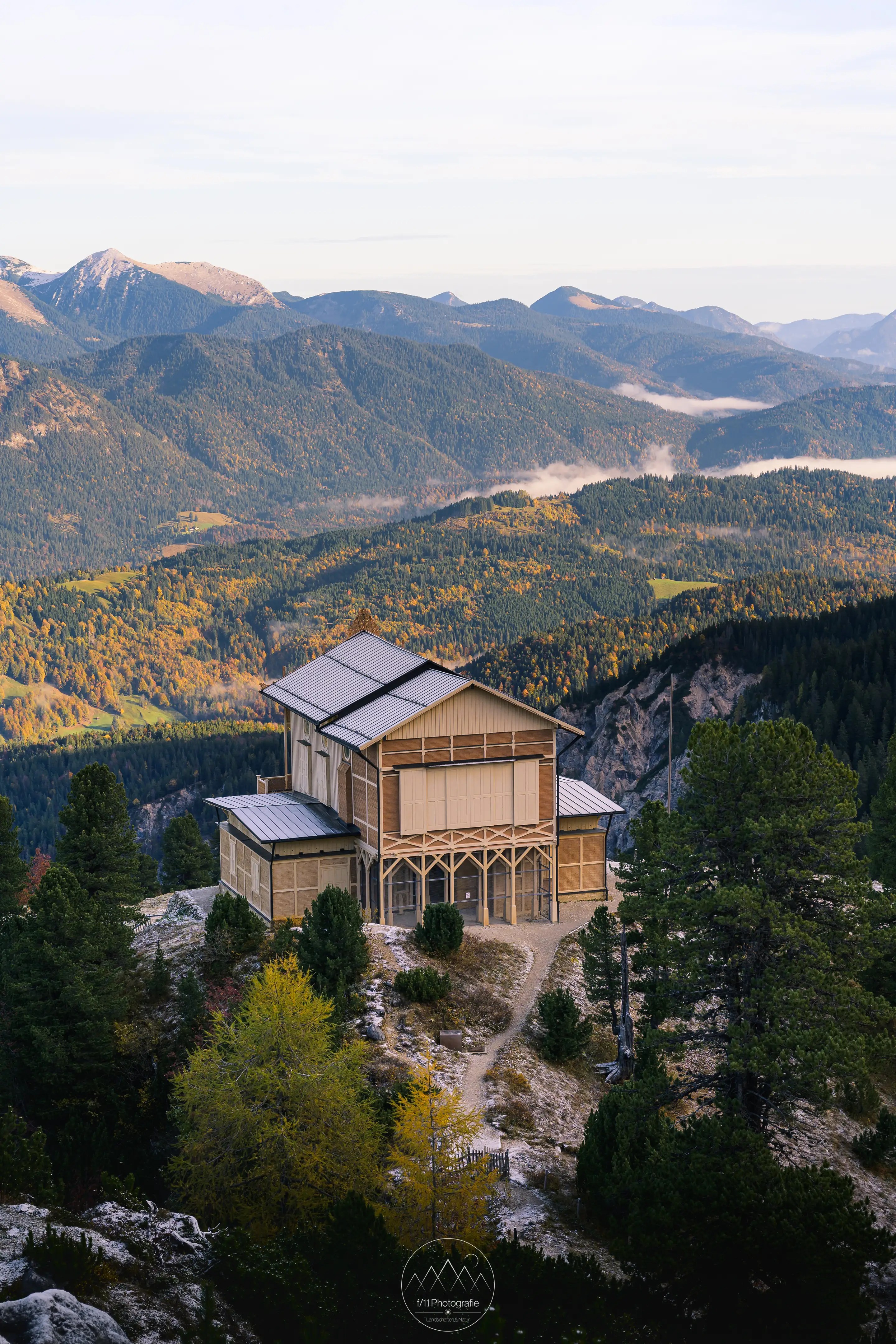 Das Schachenhaus liegt oberhalb von Garmisch mit einmaligem Blick in die Umgebung.