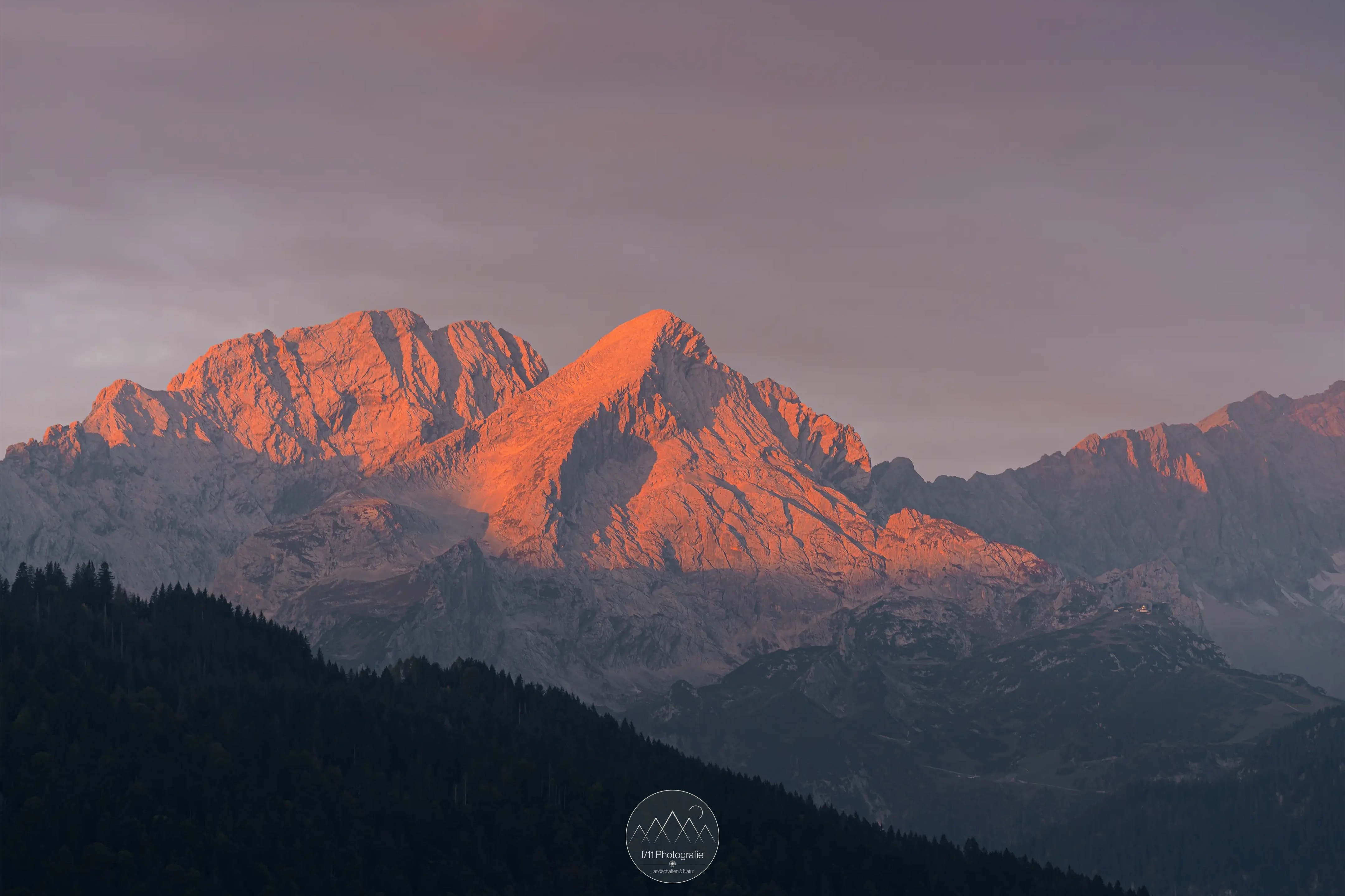 Vom Geroldsee habt ihr zudem einen tollen Blick auf die Alpspitze und das Wettersteingebirge.