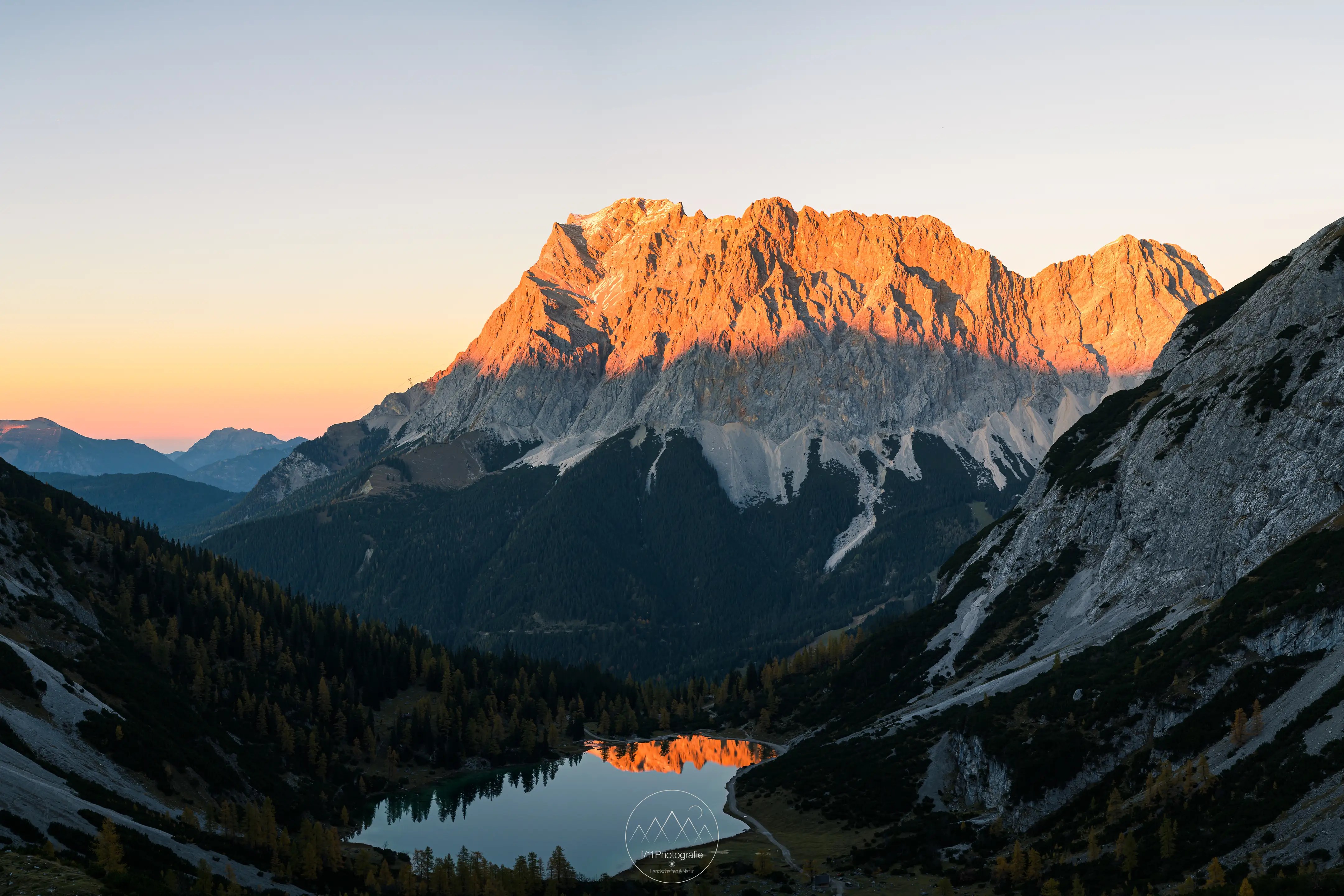 Blick auf den Seebeen auf dem Weg zur Coburger Hütte zum Sonnenuntergang.