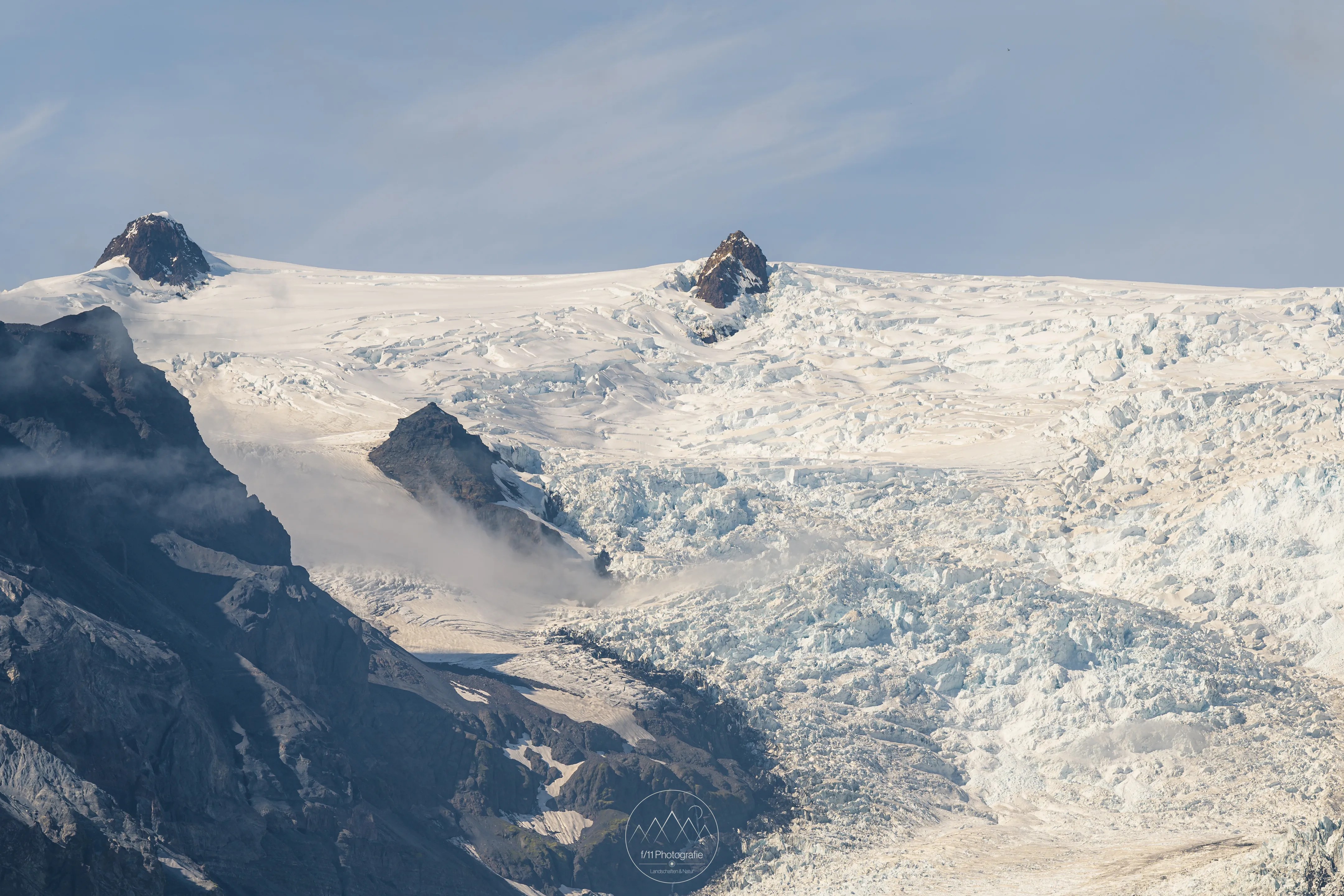 Blick auf den einen Teil des Gletscher Vatnajökull oberhalb der Gletscherlagune.